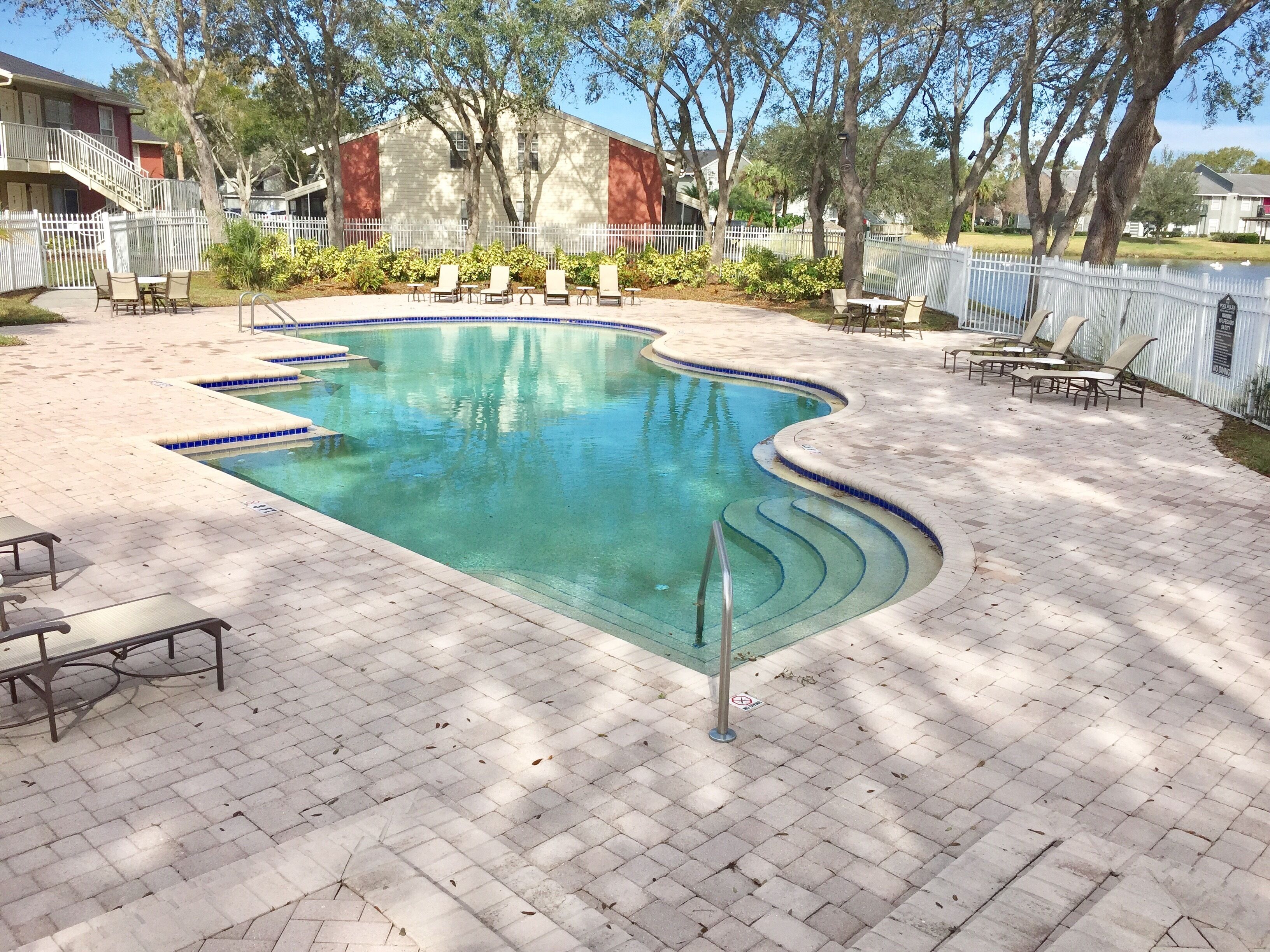 1 Bed 1 Bath Condo Quiet and well kept. Close to everything in Brandon