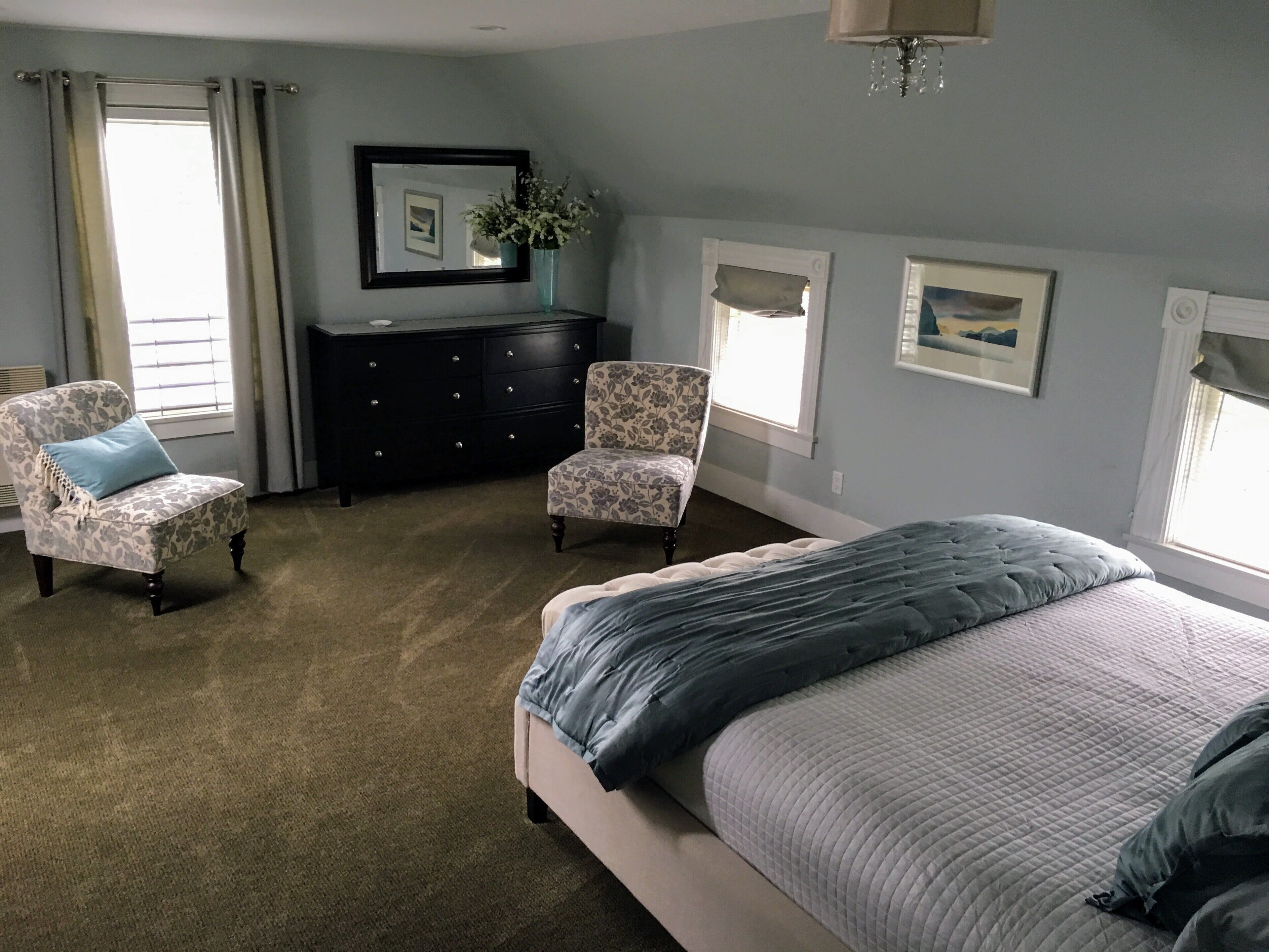 Beautifully Appointed 2 Bedroom Condo in the Heart of Friday Harbor...