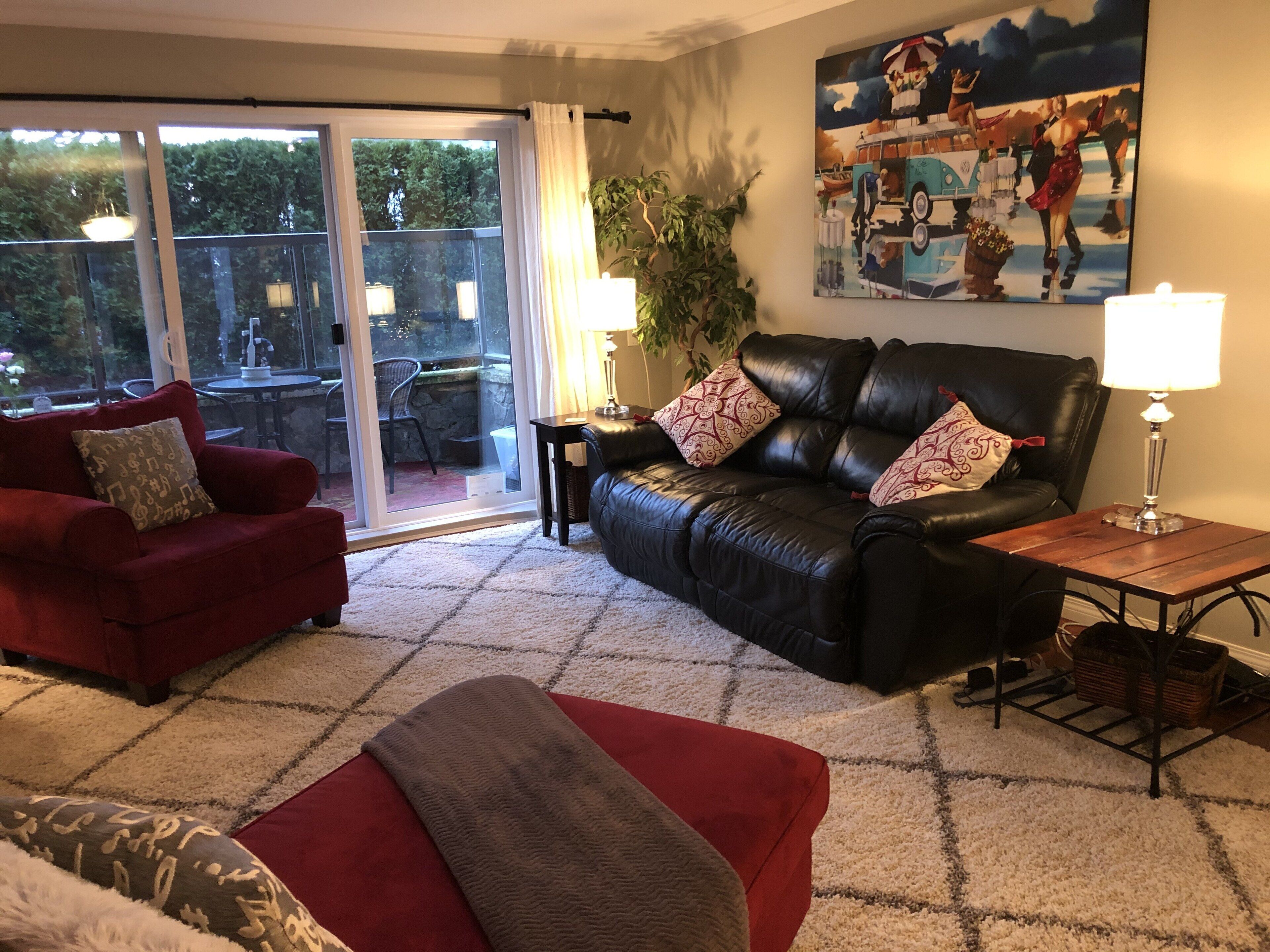 Beautiful Victoria Location In James Bay, A Short Walk To The Ocean And Downtown