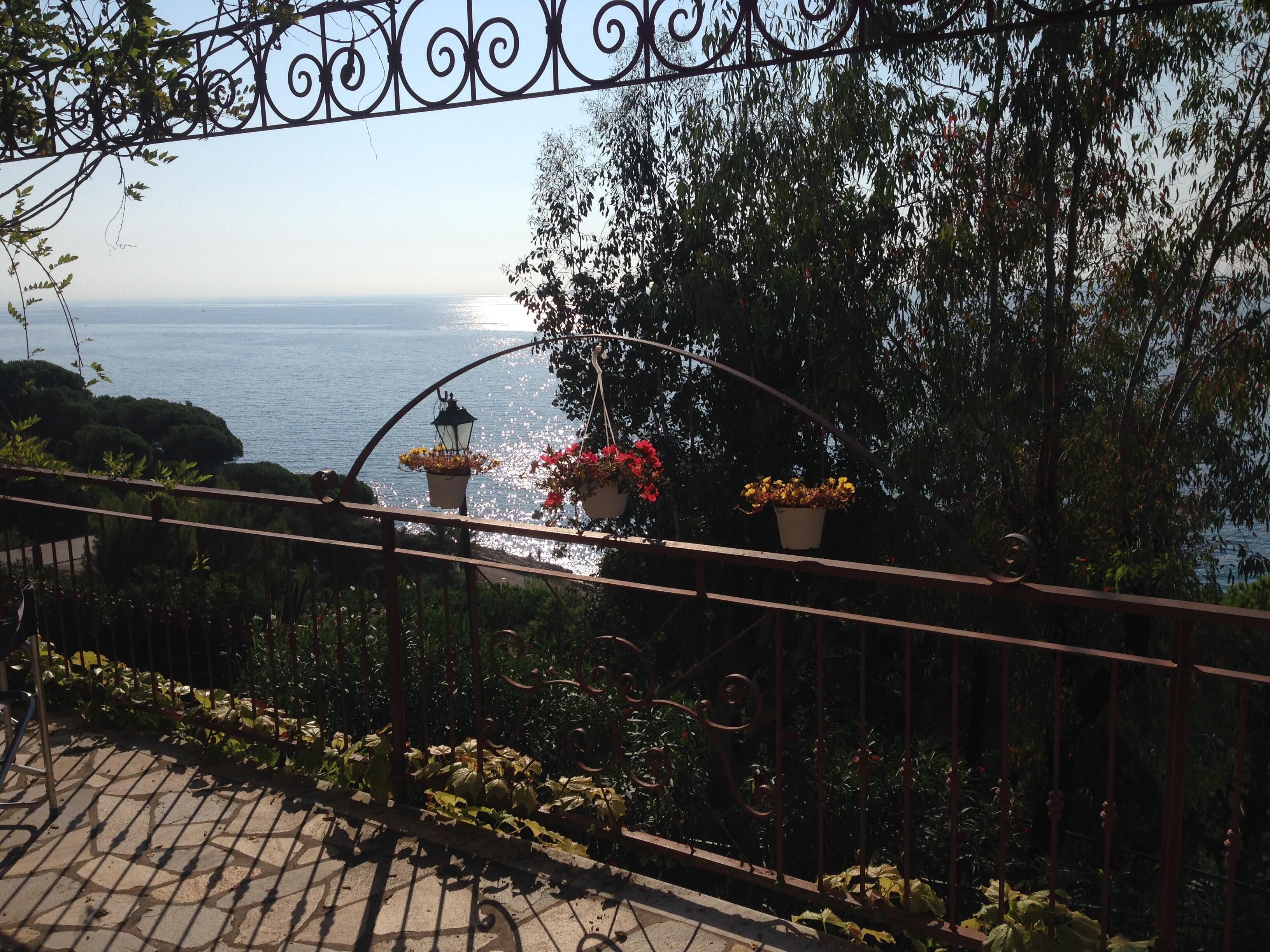 Beautiful apartment on the sea, bright semi-detached villa CITRA 009065-LT-0531