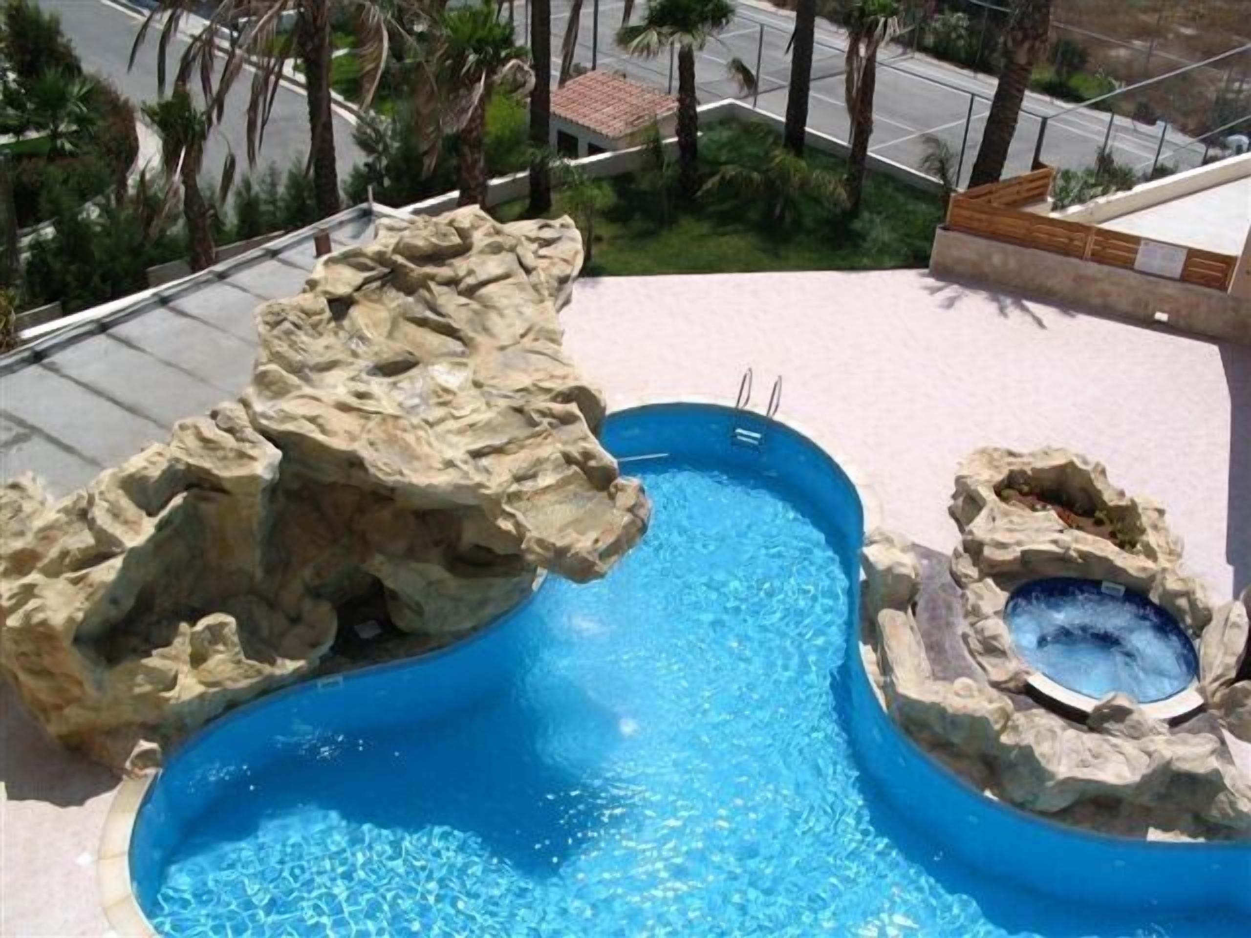 Stunning 2 bedroom luxury apartment, fantastic views, amazing pool and gardens