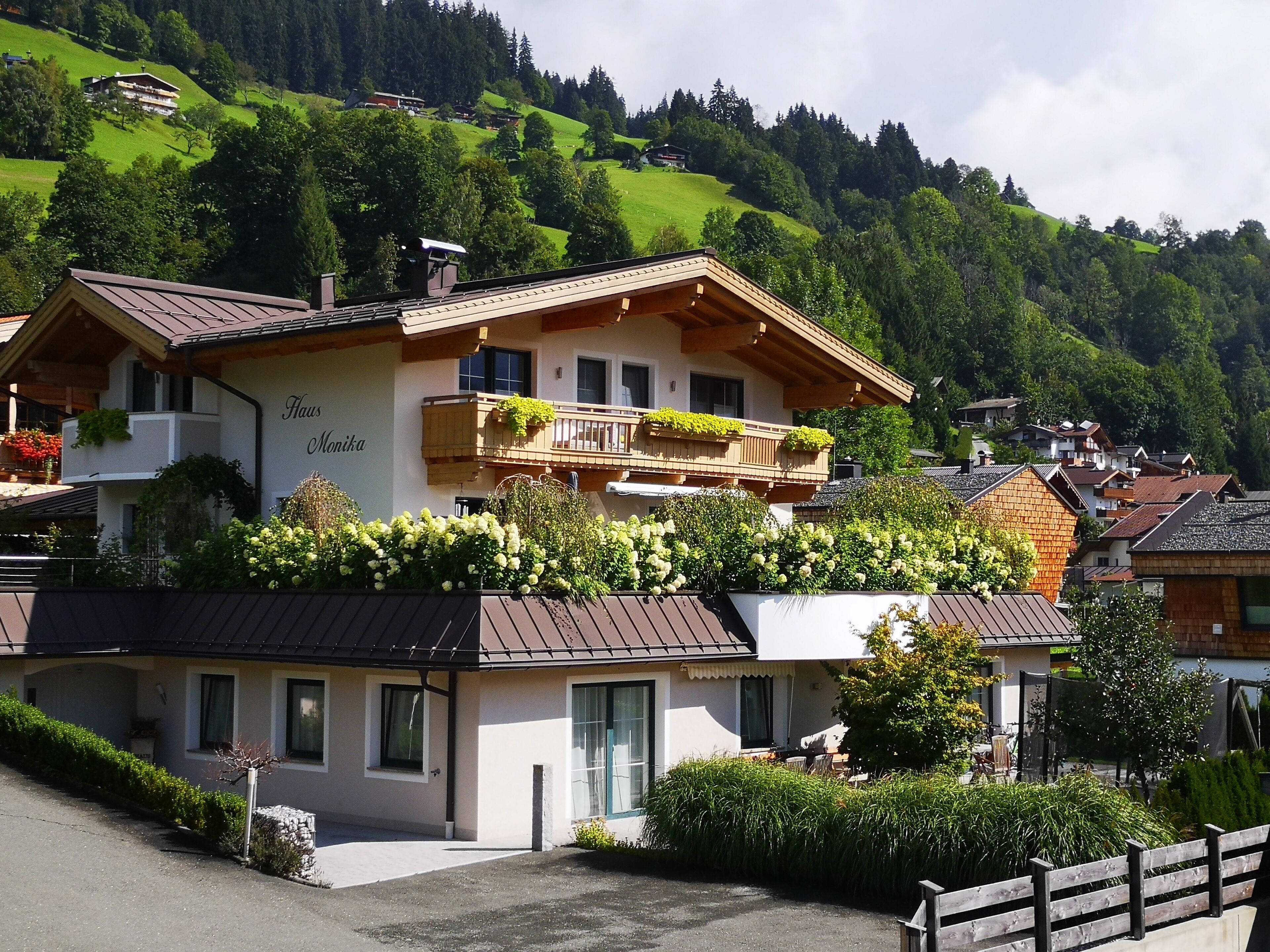 Apartments in a sunny, prime location, right next to 2 cable car valley stations