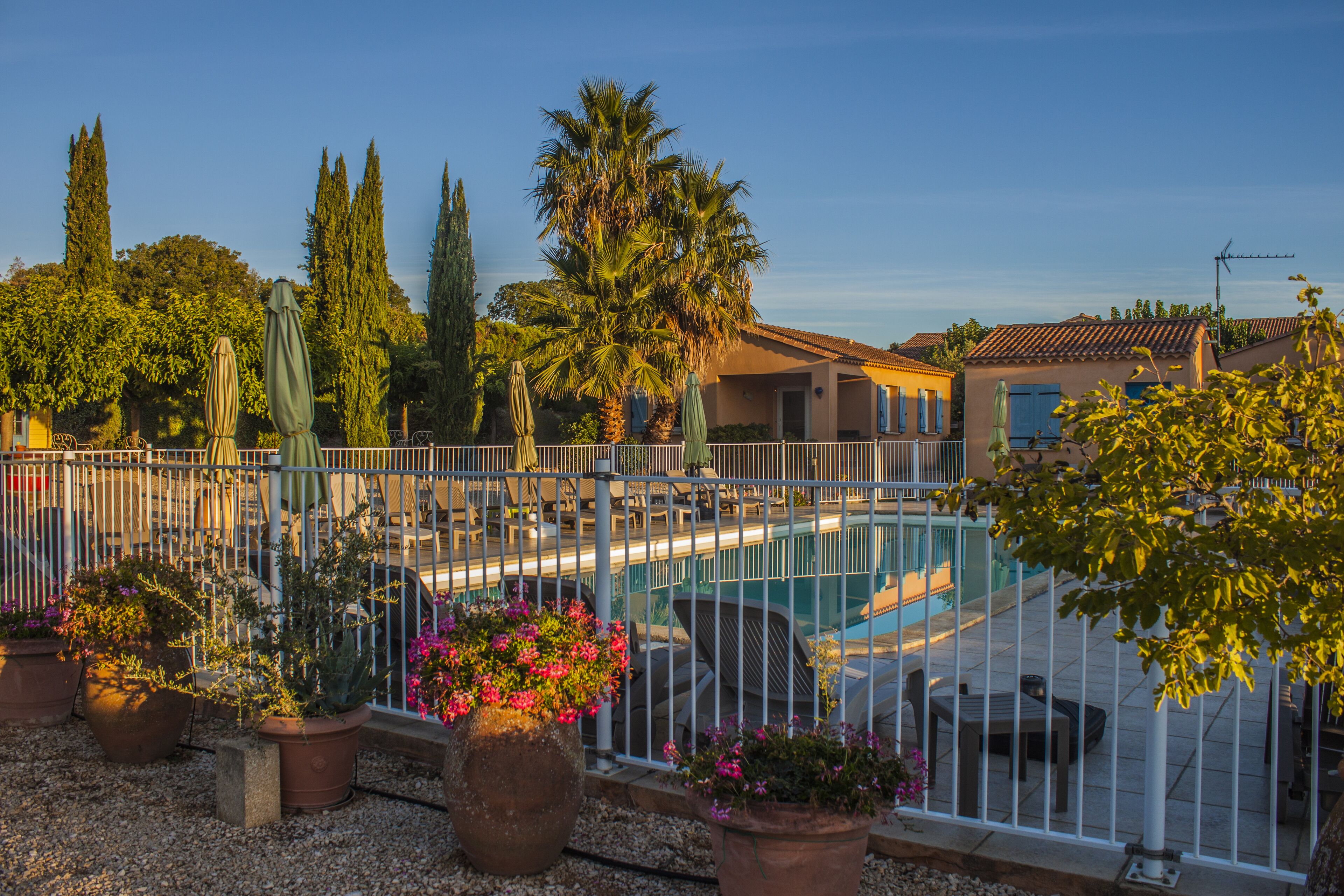 Group Gite 48 pers with swimming pools, hall and reception tent