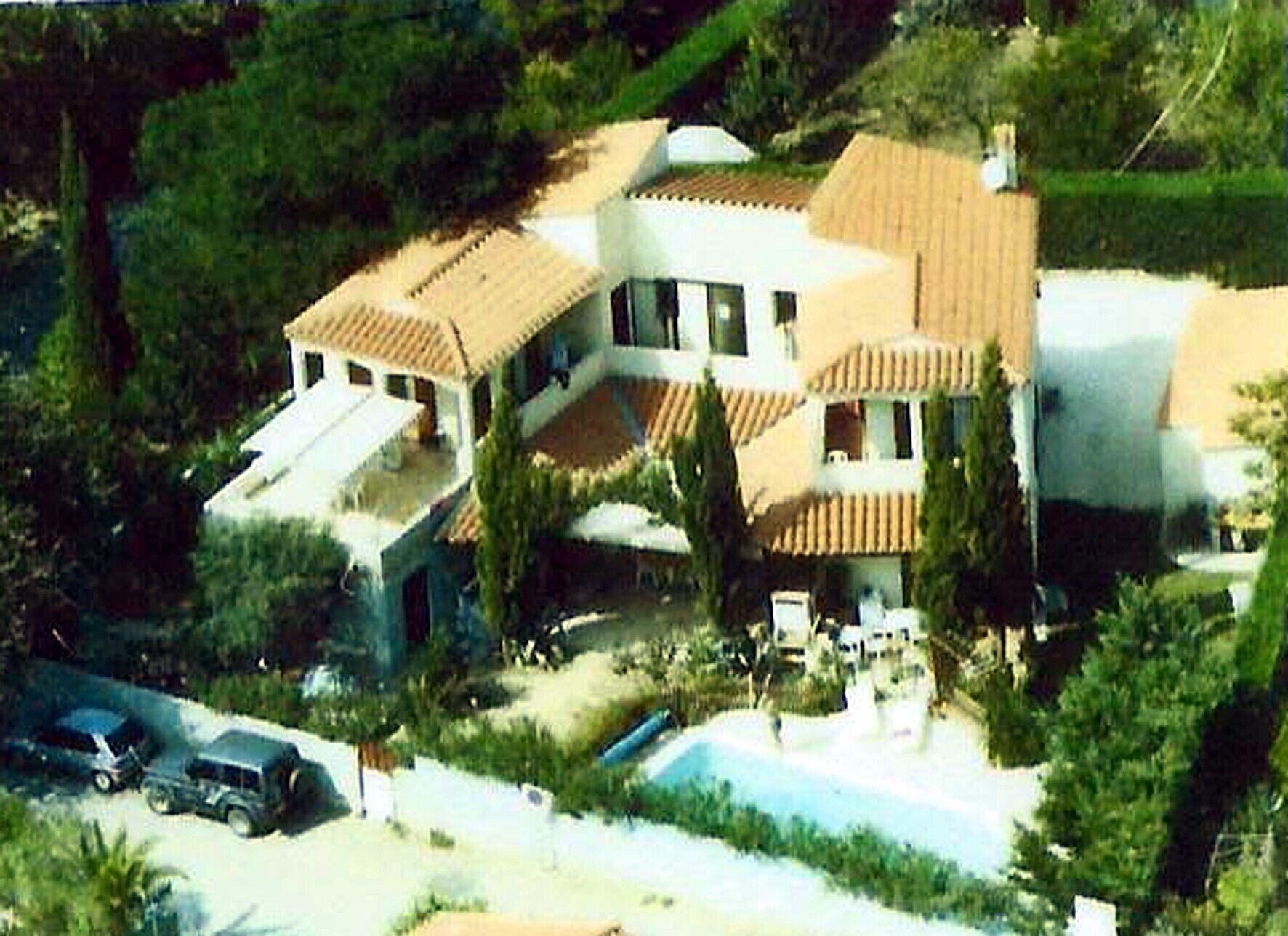 Apartment in villa, with swimming pool, sleeps 6 people