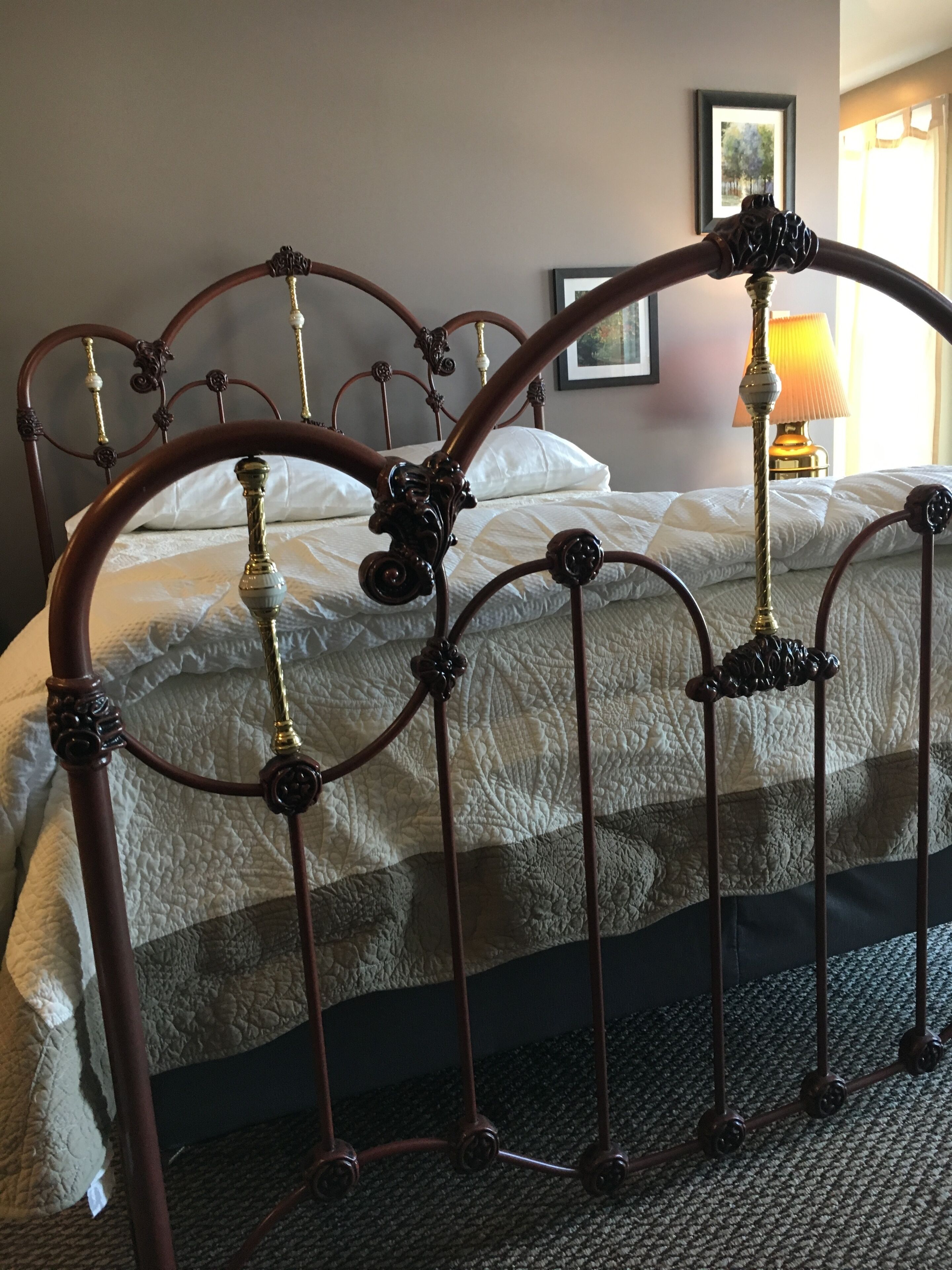 Traveler Dream Space in the Center of Downtown Bennington Steps From Everything!