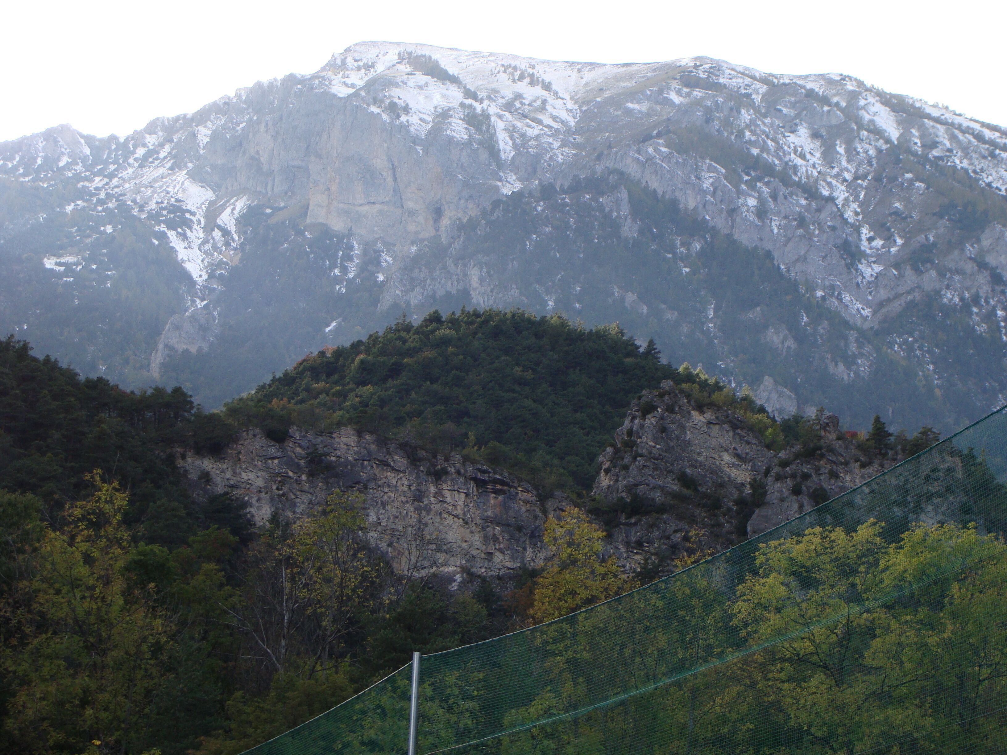 escapade between sea and mountains.