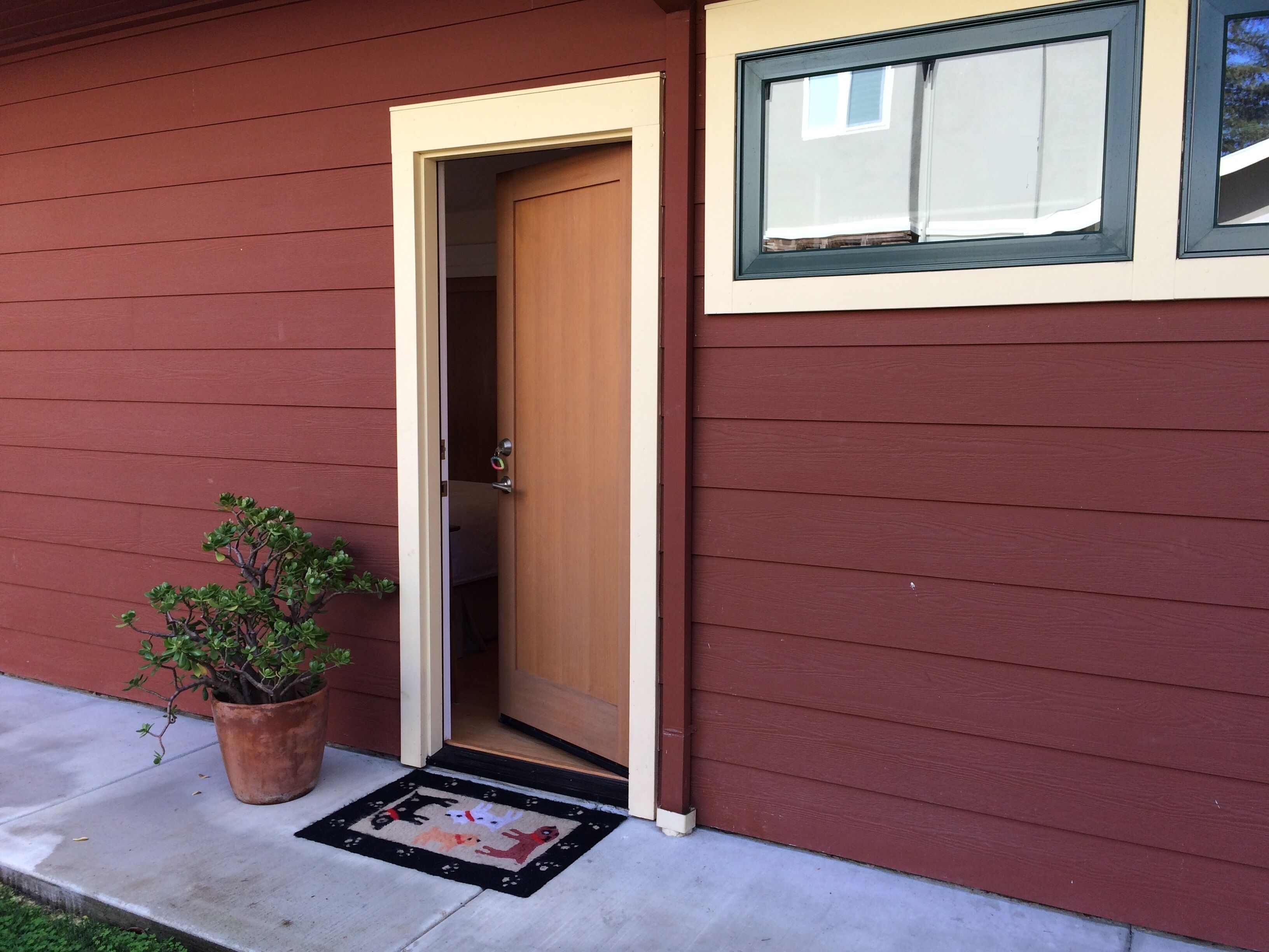 Privately Keyed Suite; New Bed; Walkable, Quiet Neighborhood