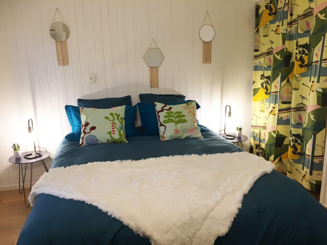 Cottage with View of Lake Curbans, swimming pool