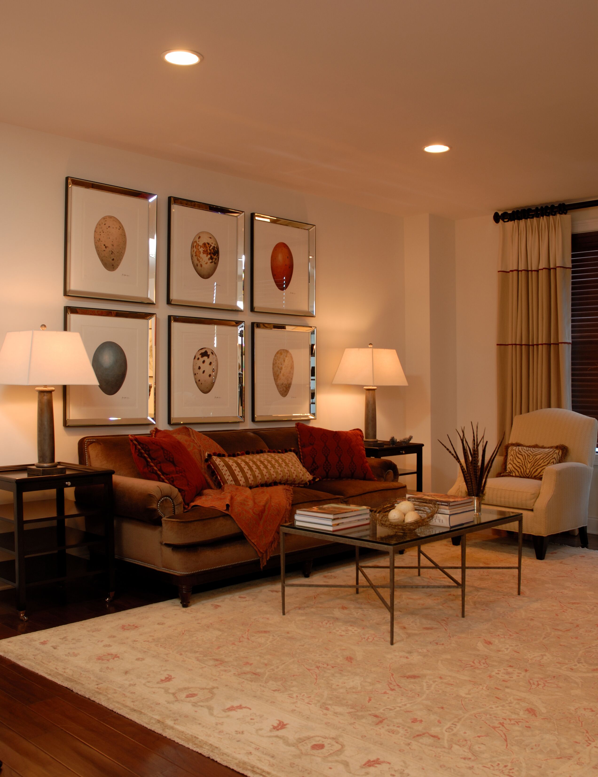 Luxury condo -  in the heart of downtown. Secure underground parking. Elevator.