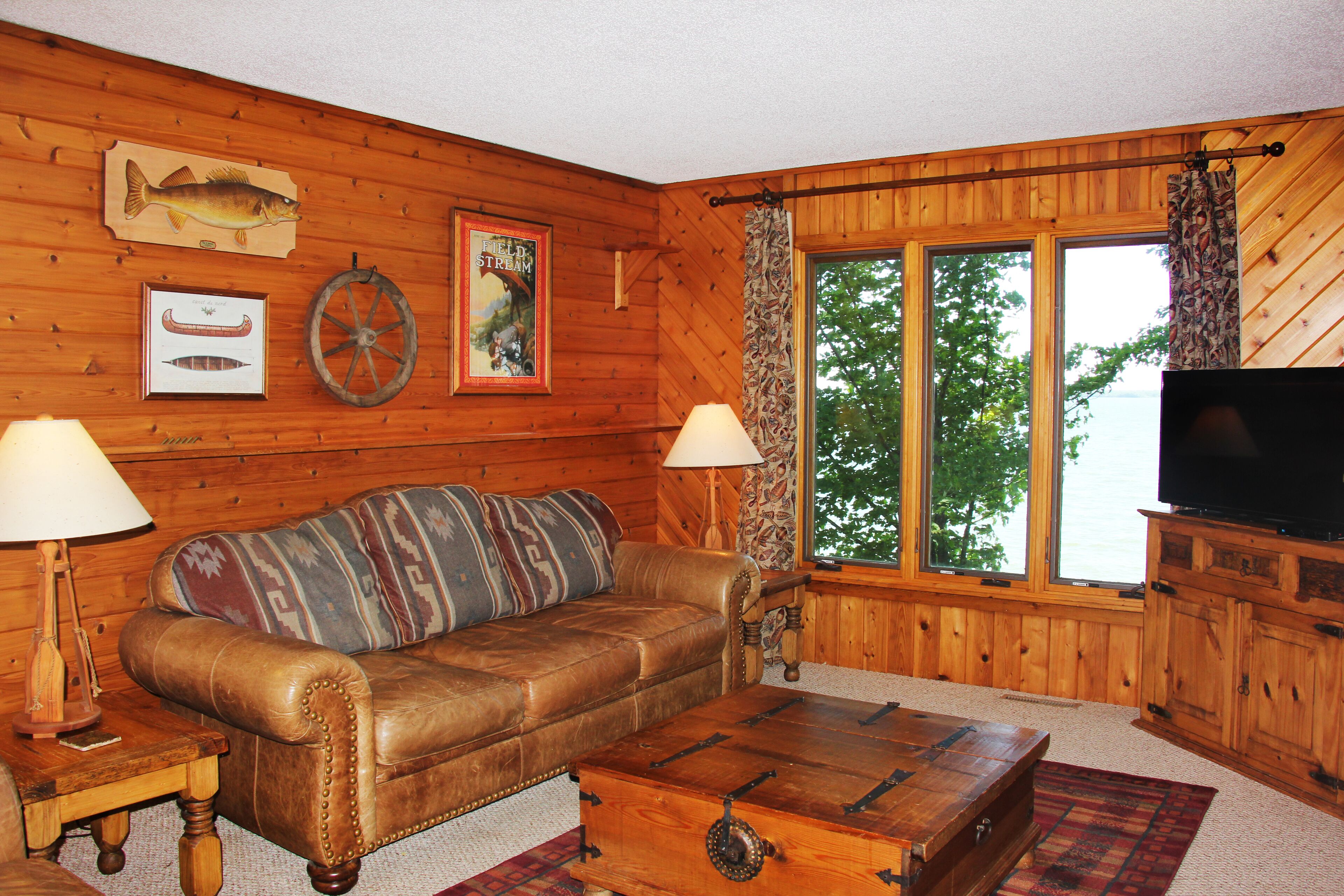 Lux 4 BRM able to sleep 10 to 16 guests located on water's edge of Leech Lake.