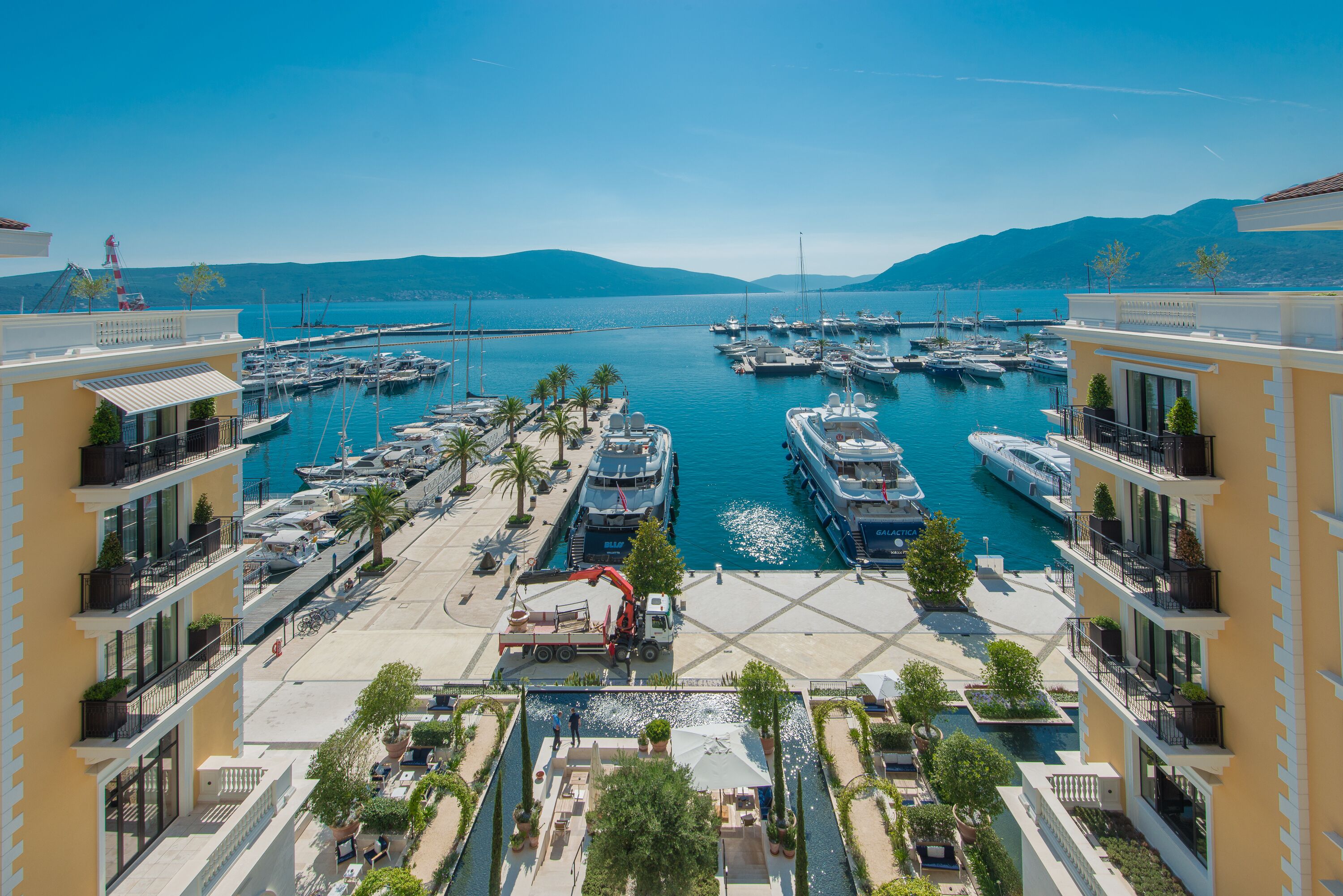 Luxury Regent Penthouse with Sea and Mountain View for 6 People