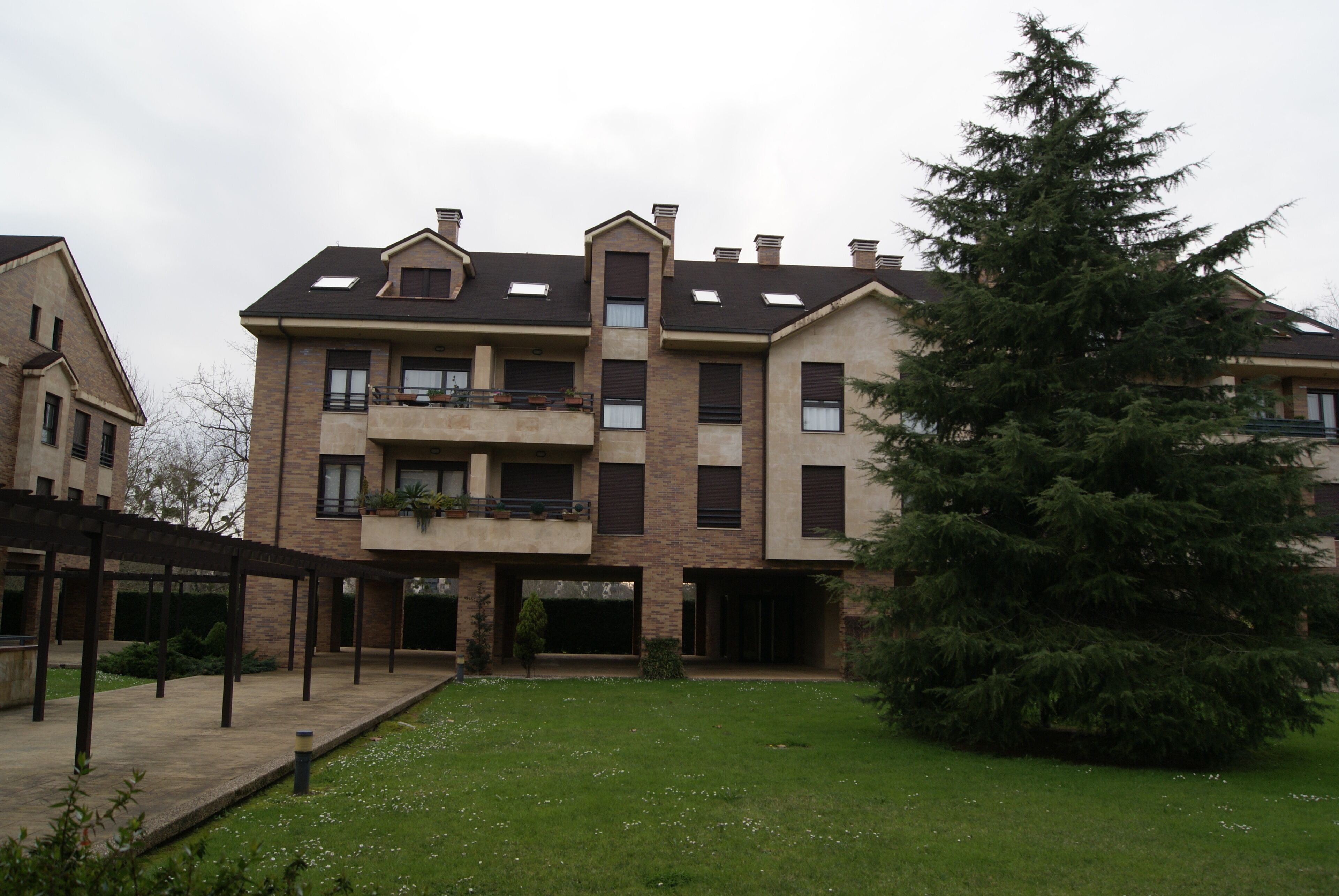 PENTHOUSE 6 pax WIFI + POOL + PADDLE: River Park -Viesques - Gijón (VUT-719. AS)