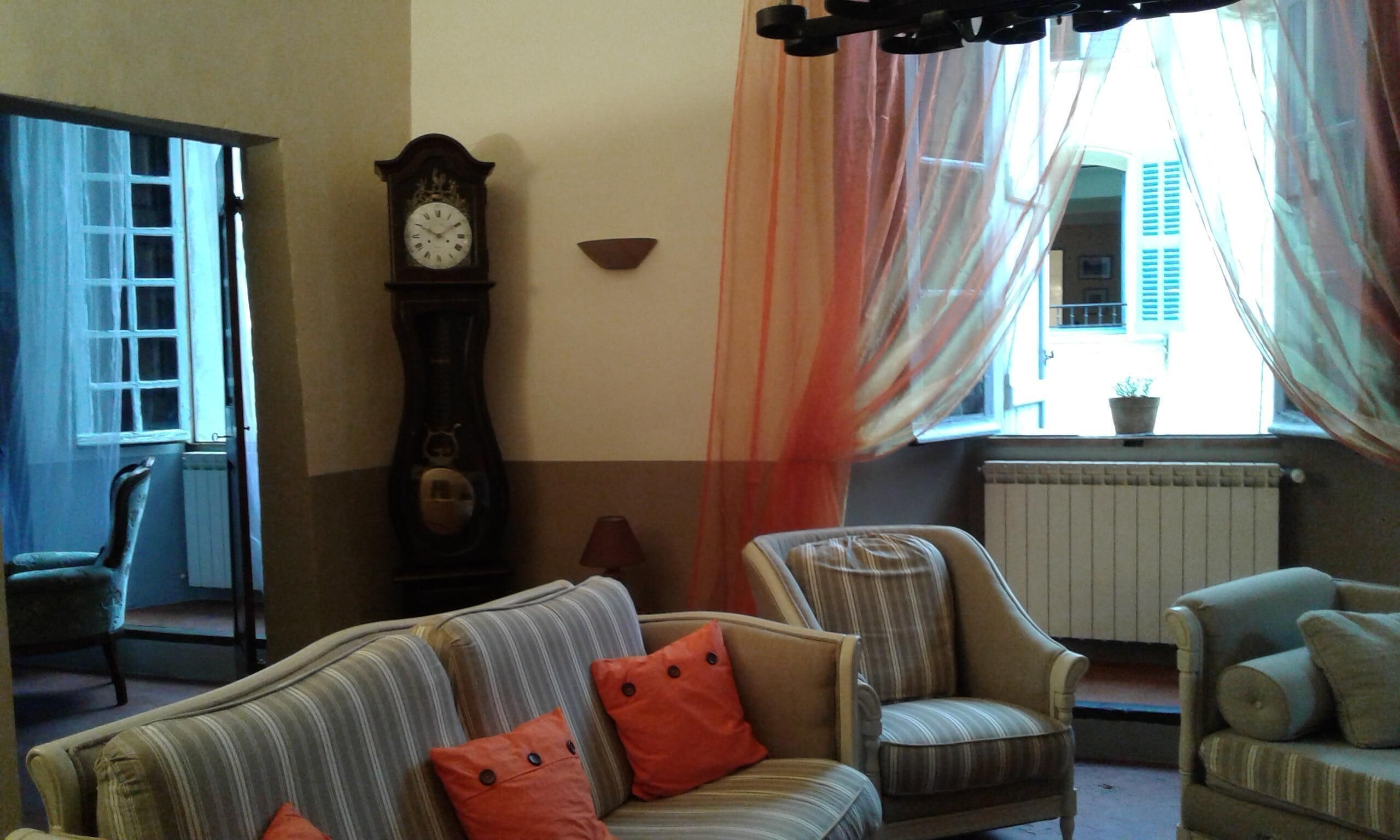 APARTMENT OF CHARACTER 120M2 IN ANCIENT CASTLE FEODAL