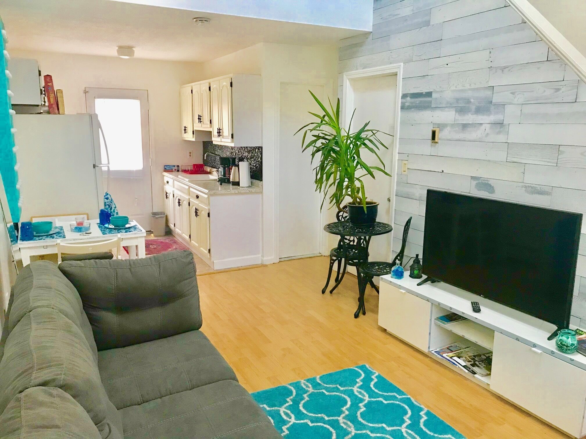 Stylish and Affordable LOFT- Close to YALE