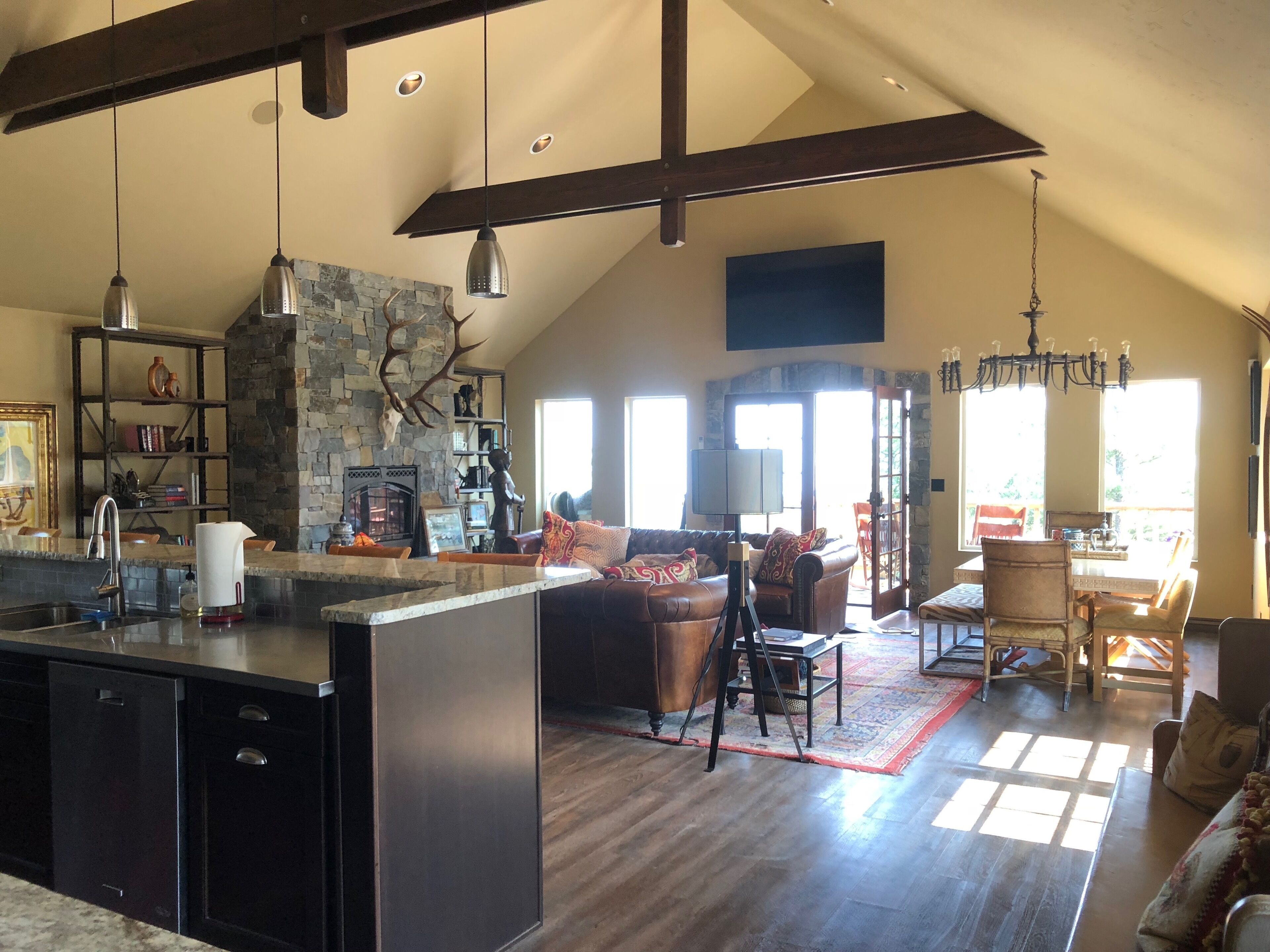 5 Star Private Gated 2 Bedroom 3 Bath Estate Lodge Chefs Kitchen Lake Views