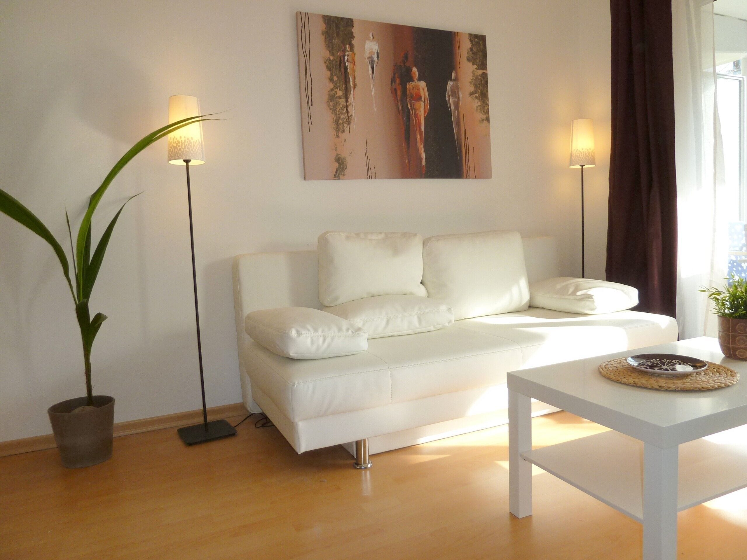 Stylish bright apartment, very conveniently. Metro just around the corner. Internet