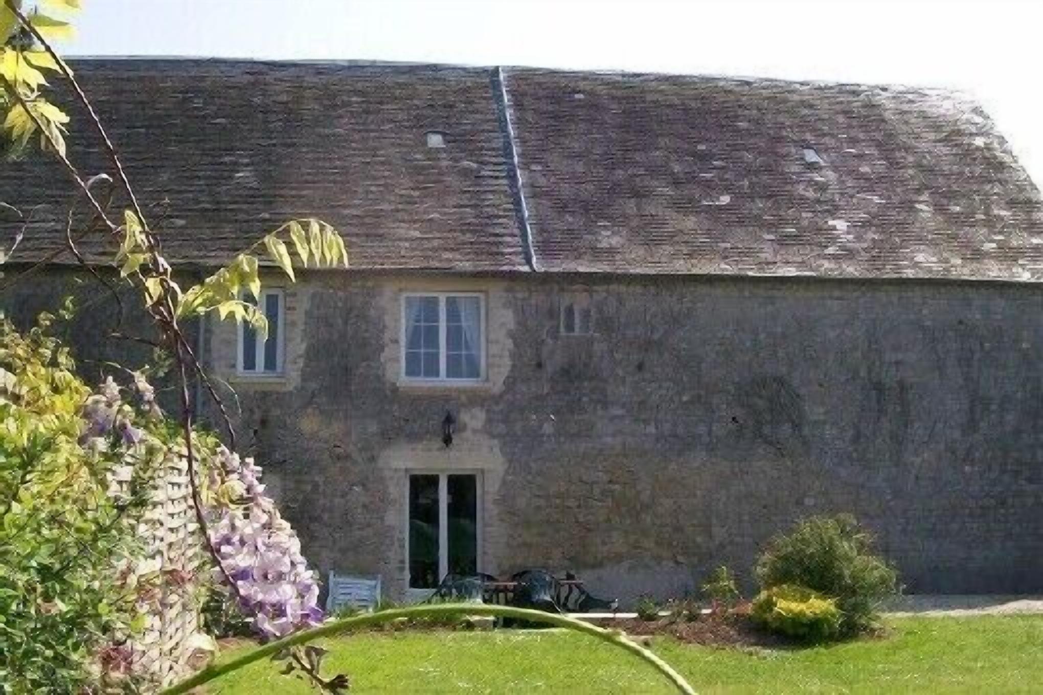 Apartment with large garden prox. from the sea and landing beaches