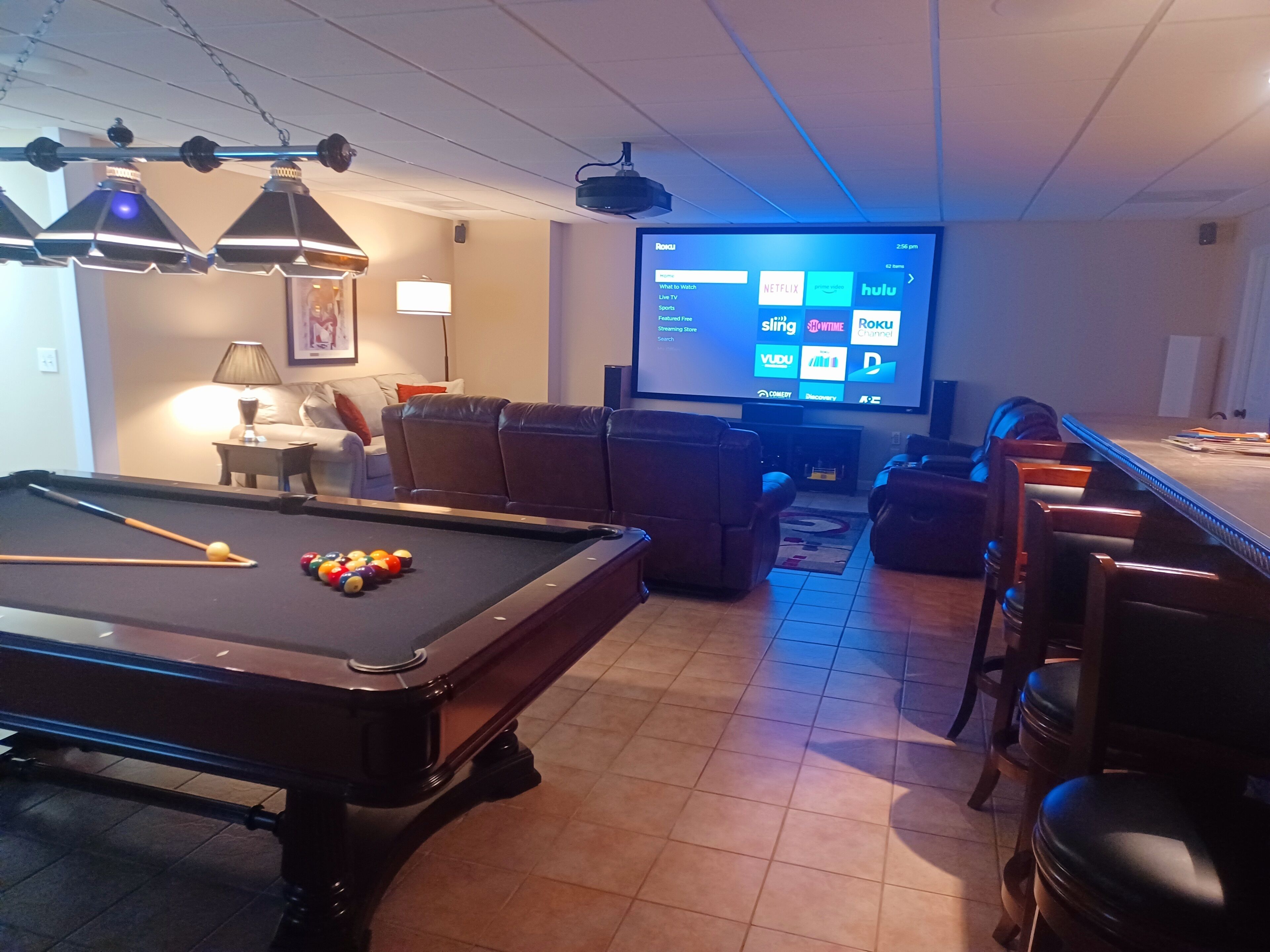 The Cave 
Luxe Guest Suite
Great Location
Fun Amenities 
