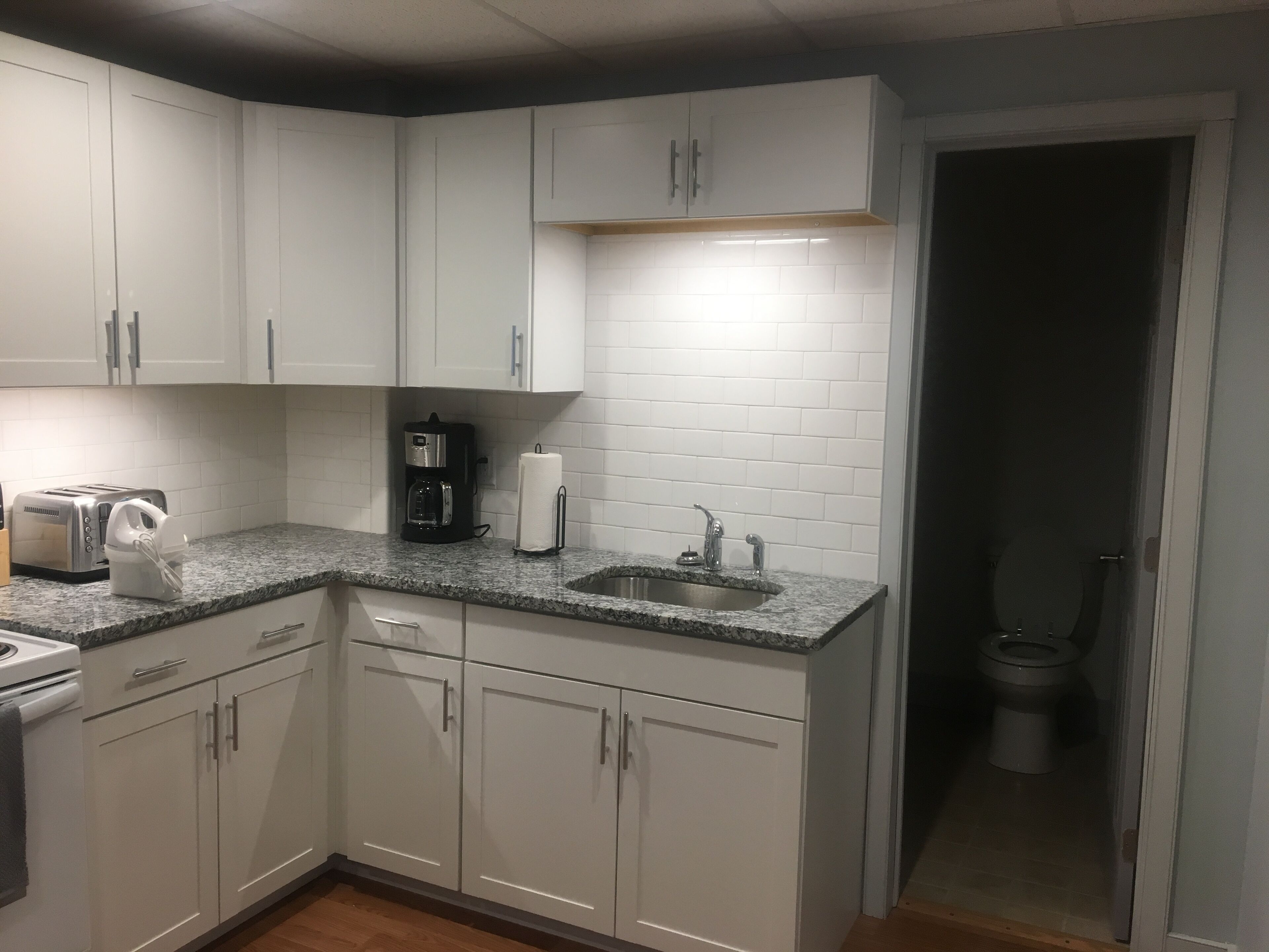 1BR FACTORY APT AT THE MOHAWK ANTIQUES MALL/RIGHT OFF EXIT 30 NYS THRUWAY!