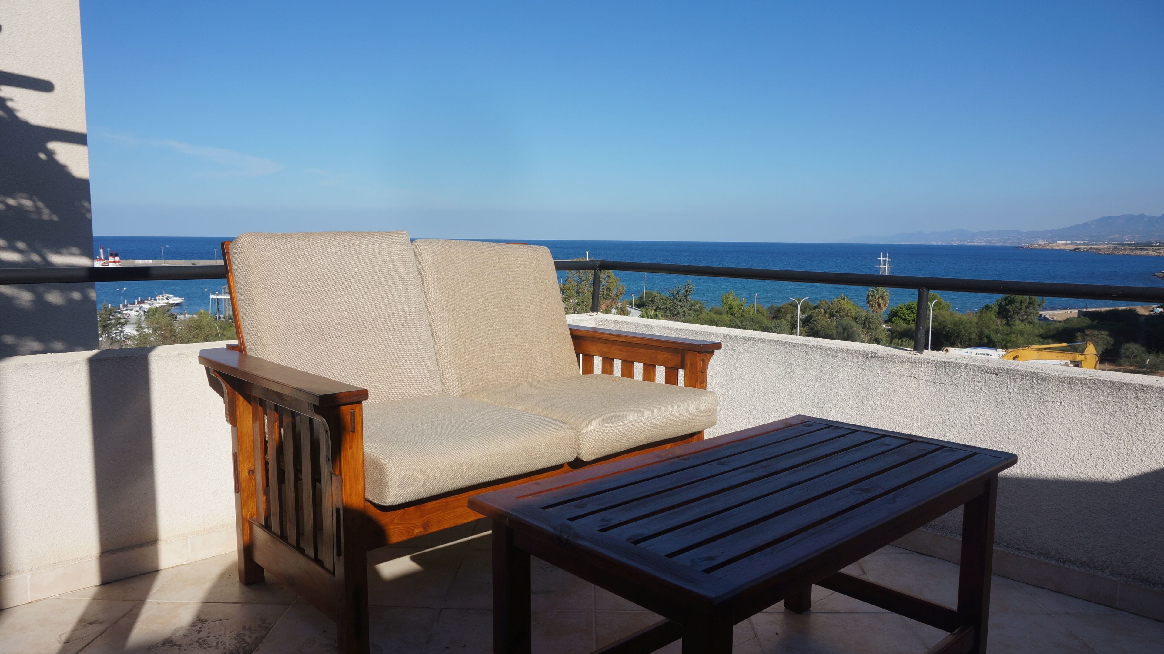 Penthouse with sea and mountain view. Very Comfortable, Great Facilities and Poo
