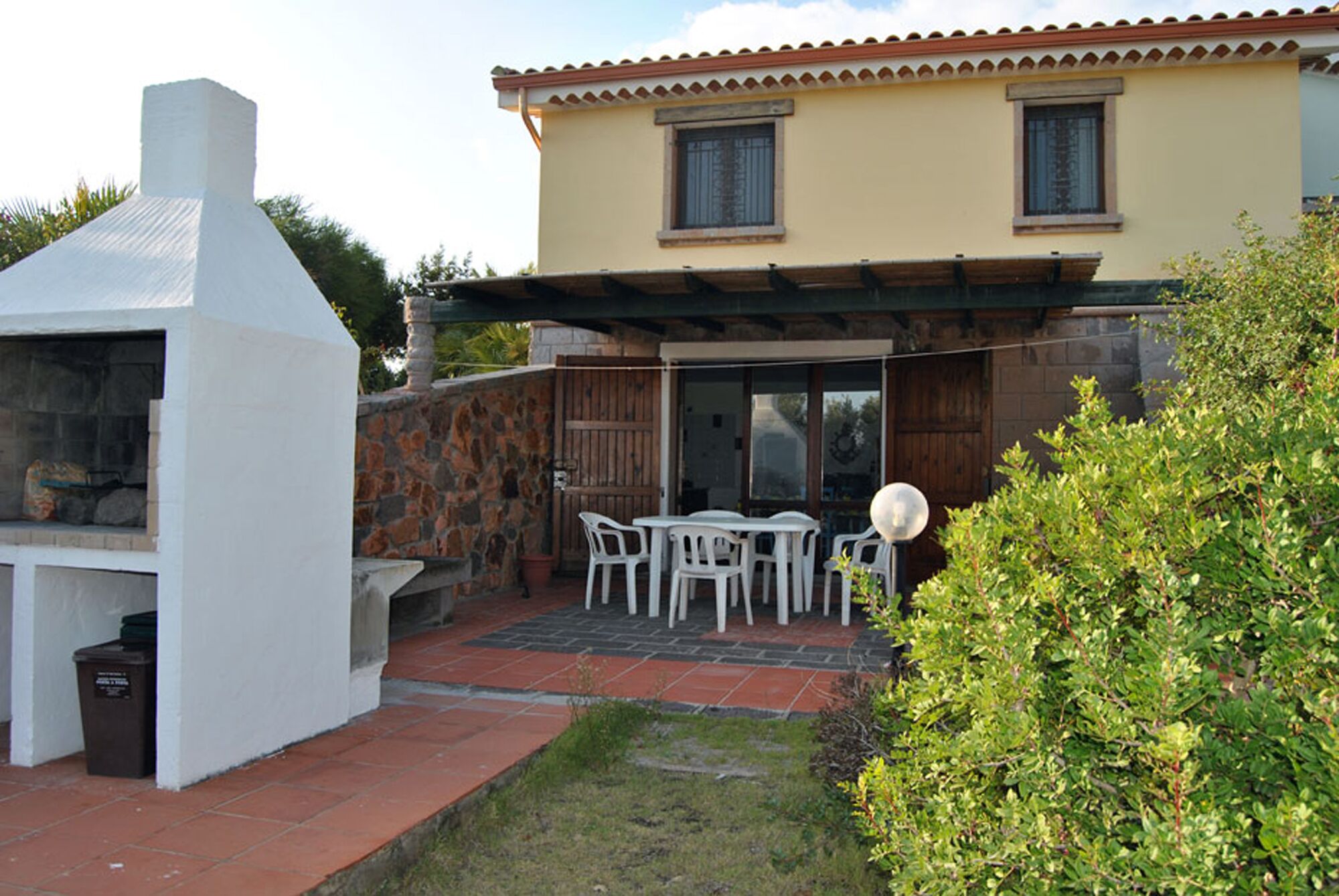 Apartment with large veranda, San Antioco, 1000 meters from Cala Sapone