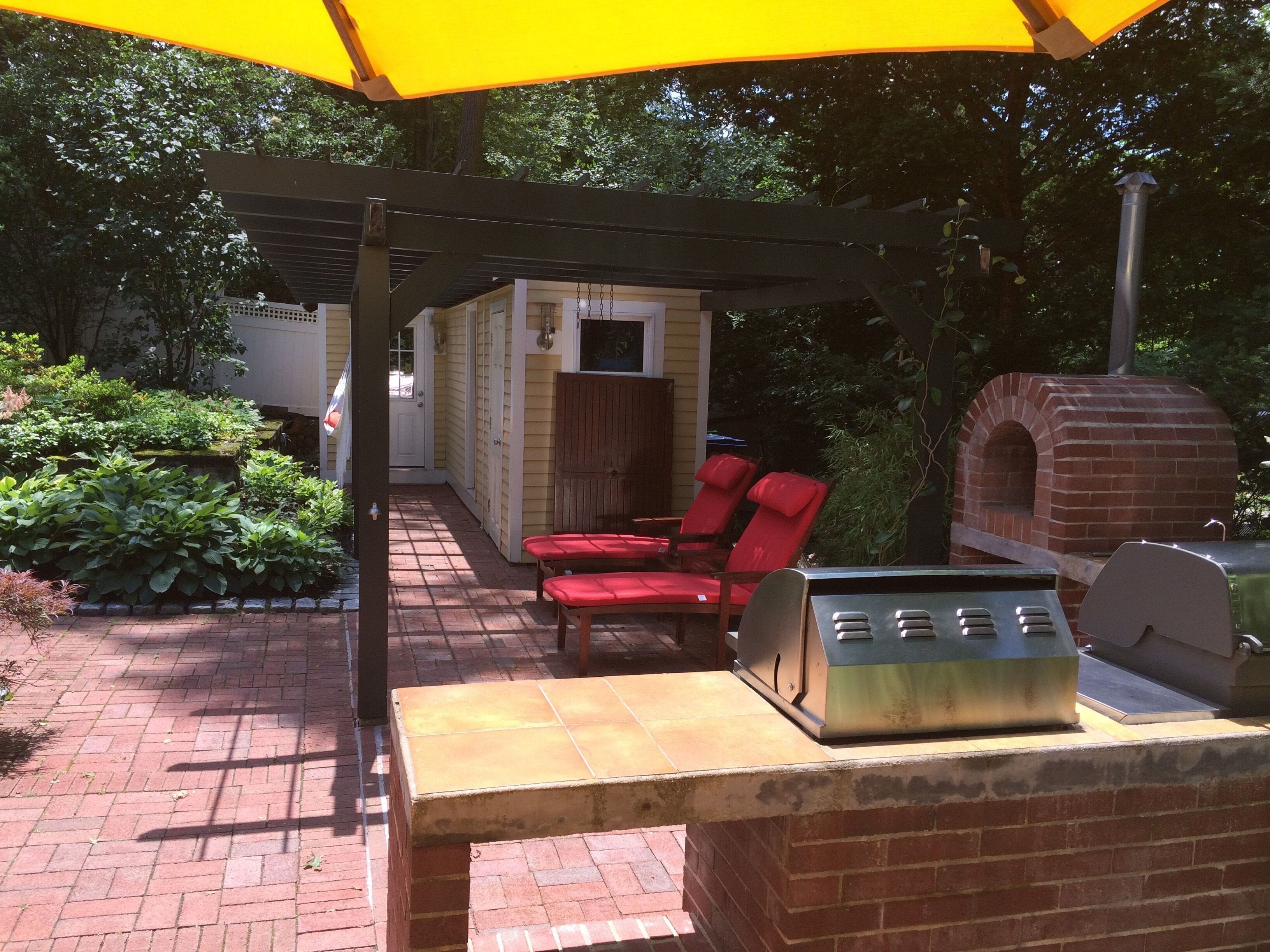 Perfect location, beautiful settting. THIRD PARTY PAYMENTS ARE NOT ACCEPTED 
