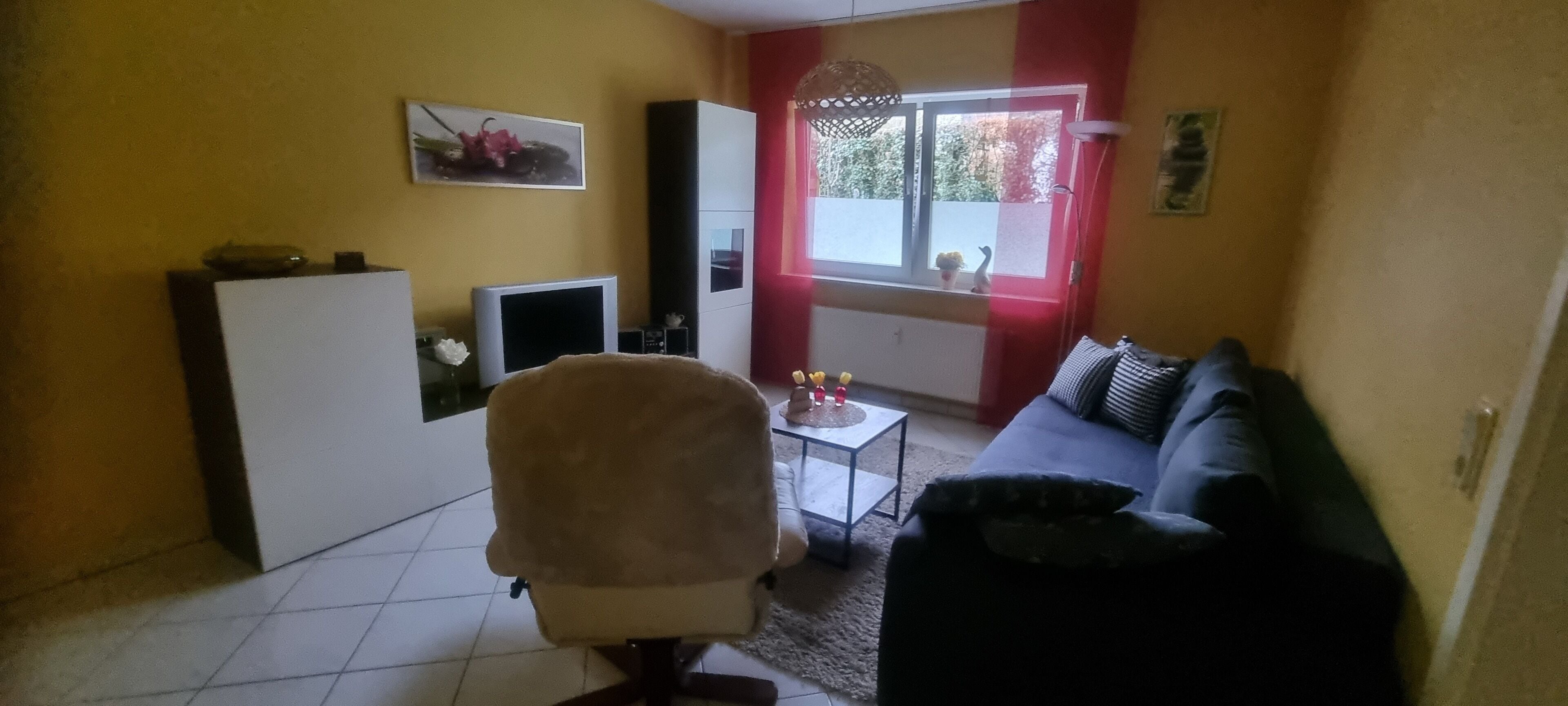 City center - in a very quiet and prime location. Right on the Lahn