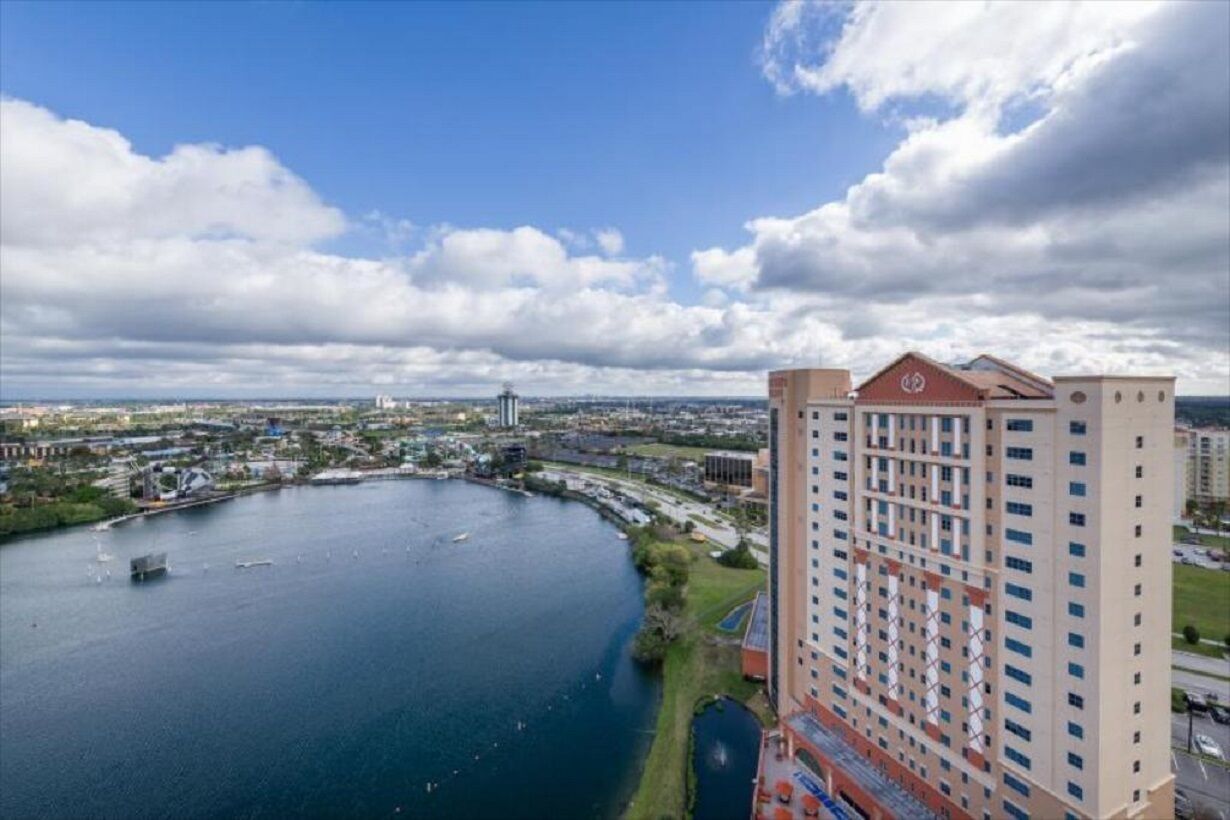 2 BDRM CONDO~ WG Palace Resort ~WALK TO WETnWILD~BY UNIVERSAL~SHUTTLES~BAR &MORE