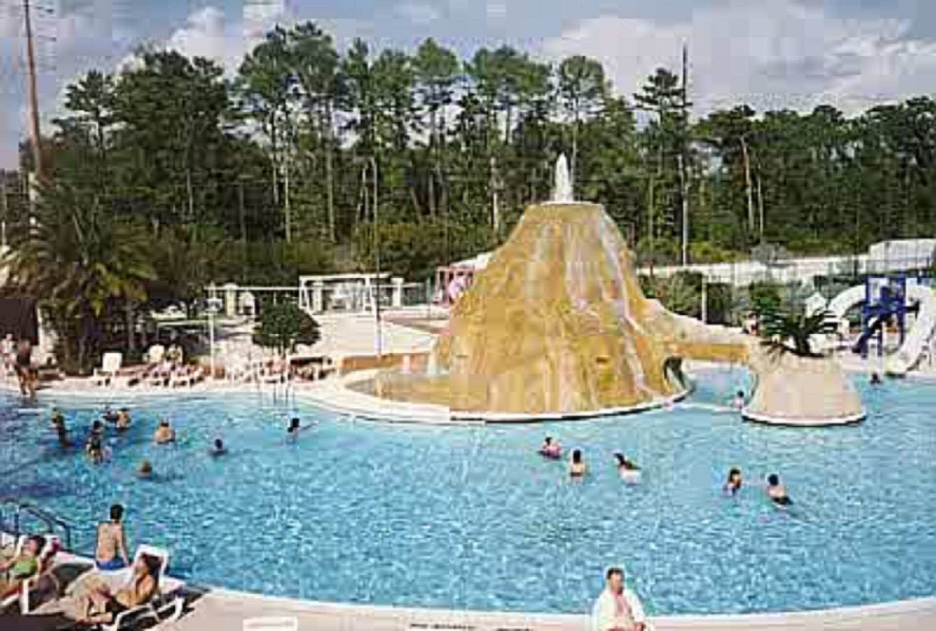 STUDIO FOR 2~ SEAWORLD 3 MILES, DISNEY MAINGATE 8 MILES, DOWNTOWN DISNEY 2 MILES