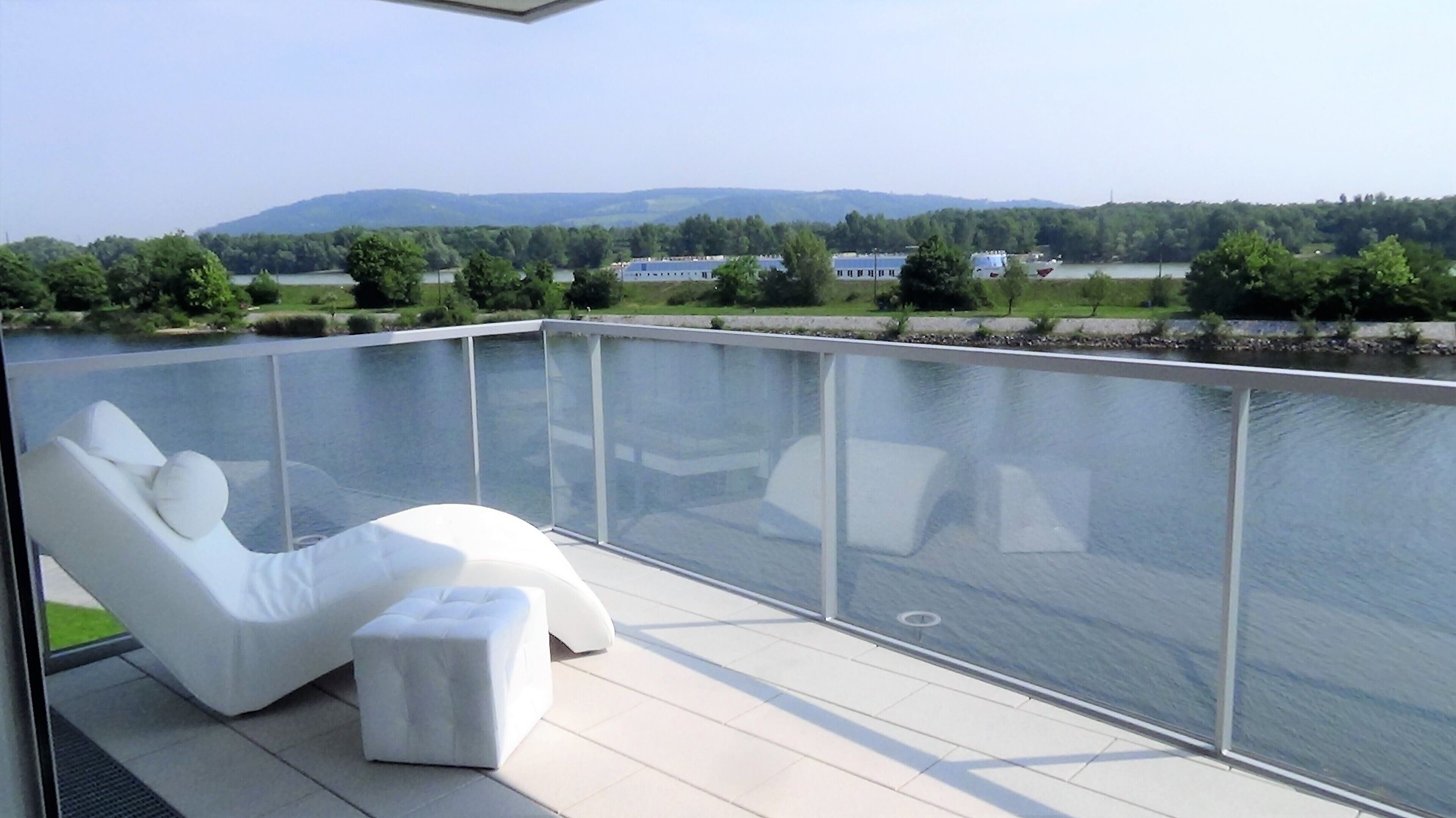 LUXURY 3 BEDROOM BEACH HOME WITH BREATHTAKING VIEWS IN VIENNA'S DREAM LOCATION