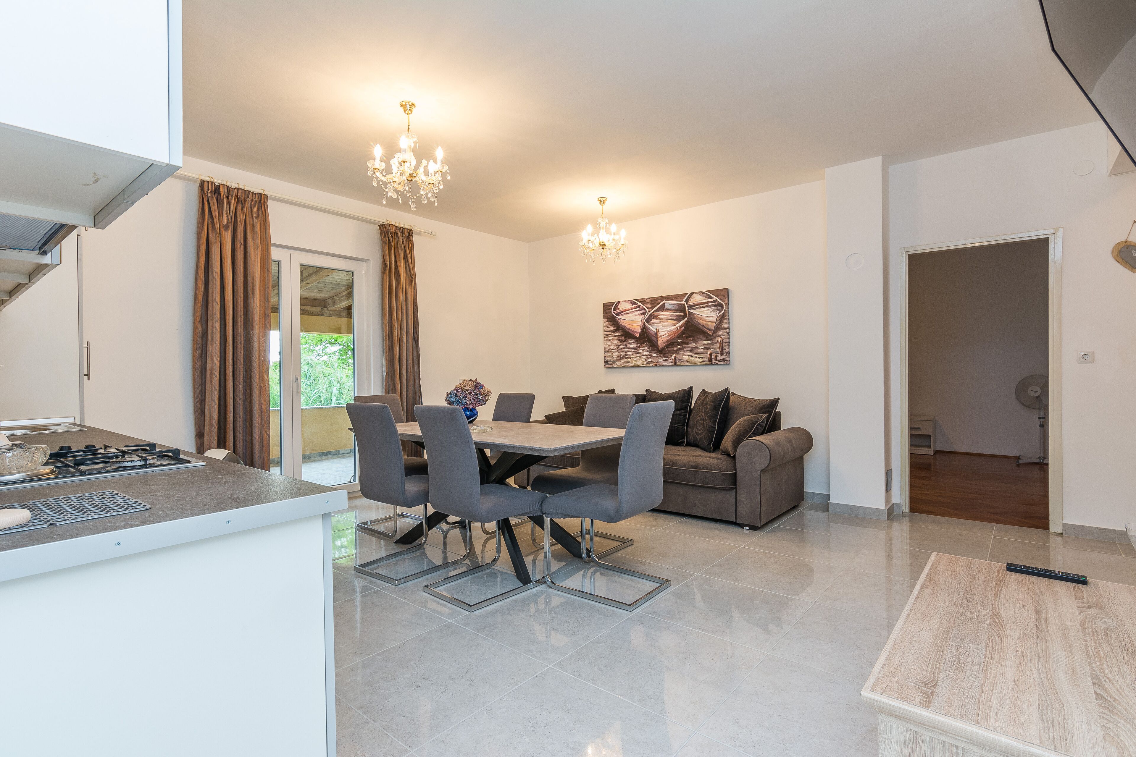 Newly renovated apartment 4+2