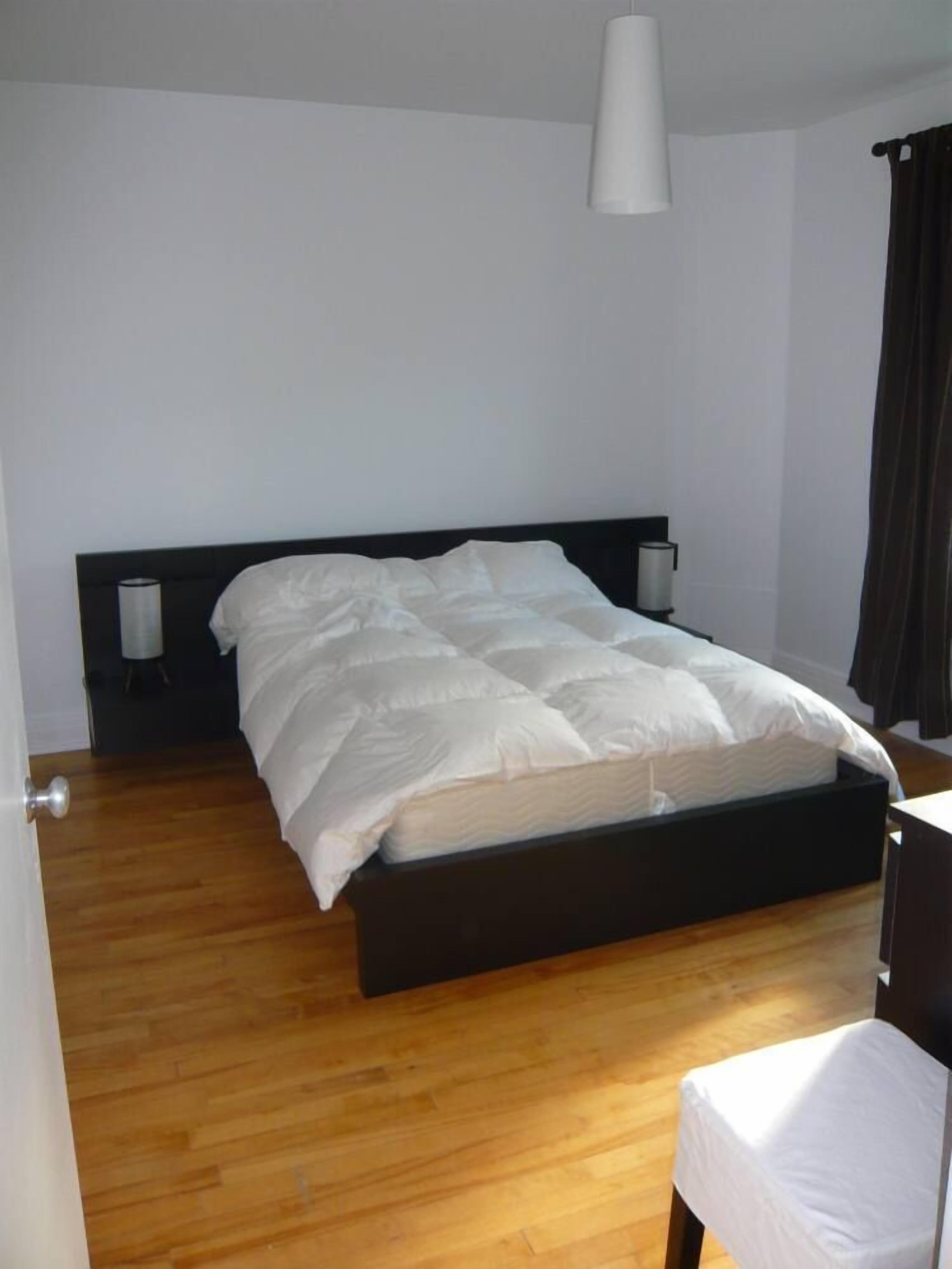 Quiet 2-Bedroom-Furnished Apart, Large Garden, Parking available, Subway Nearby