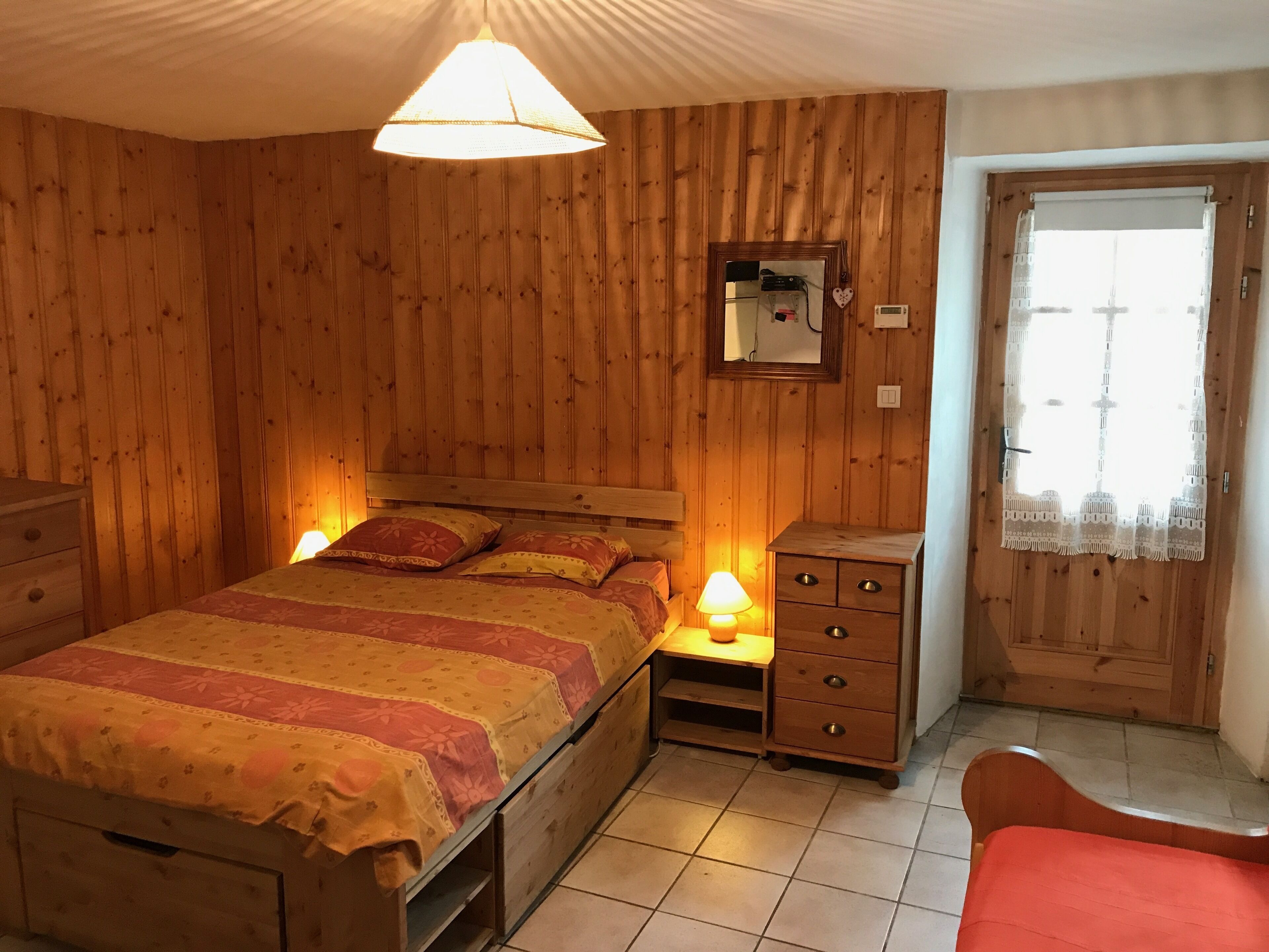 Studio Max 4 x Persons.  Perfect location everything within walking distance.