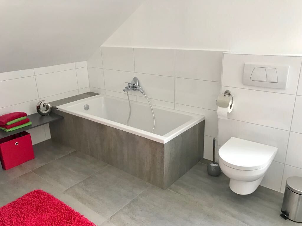 Newly renovated & newly furnished Dachgeschosswohung