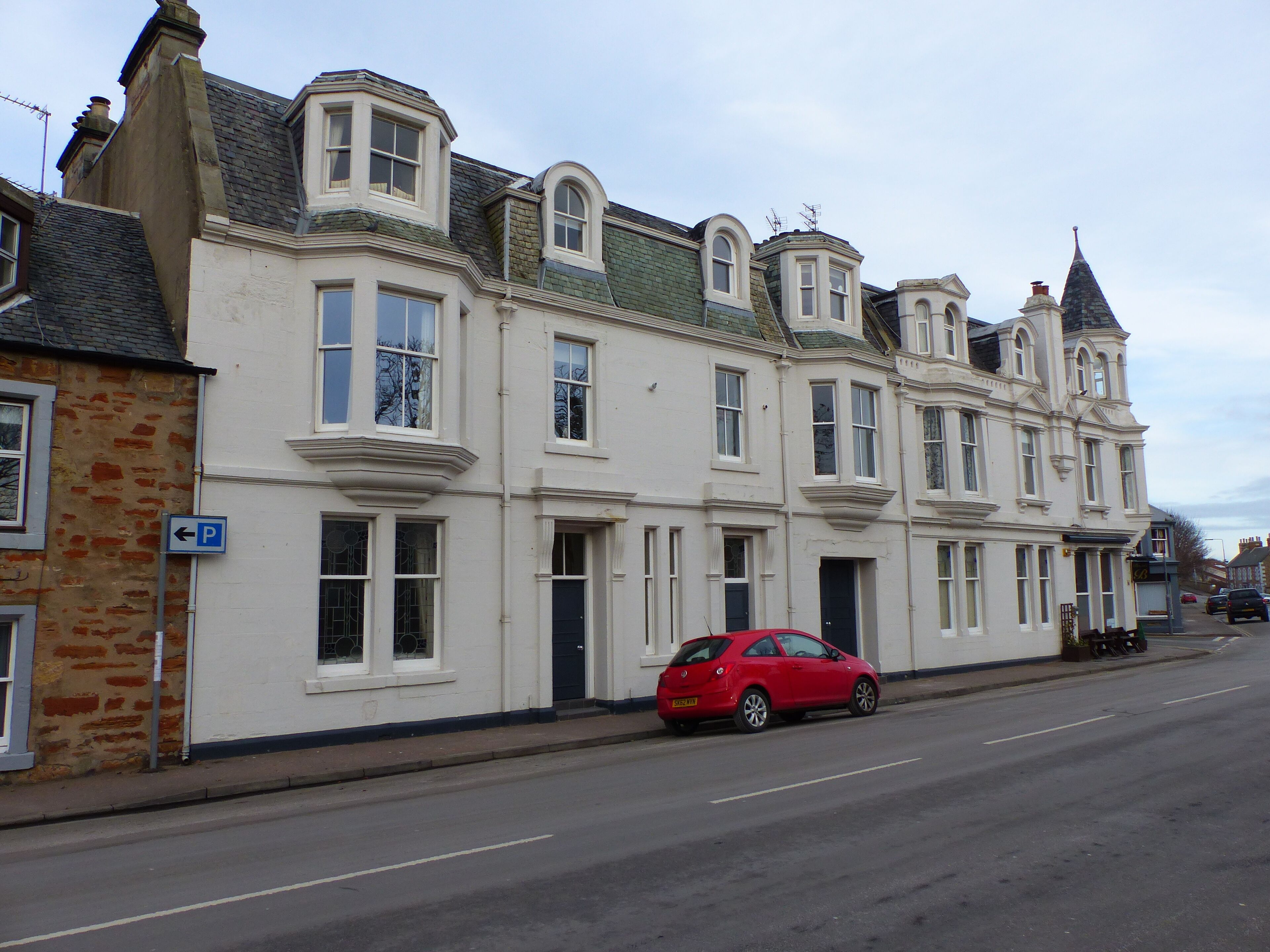 Elie - well appointed flat