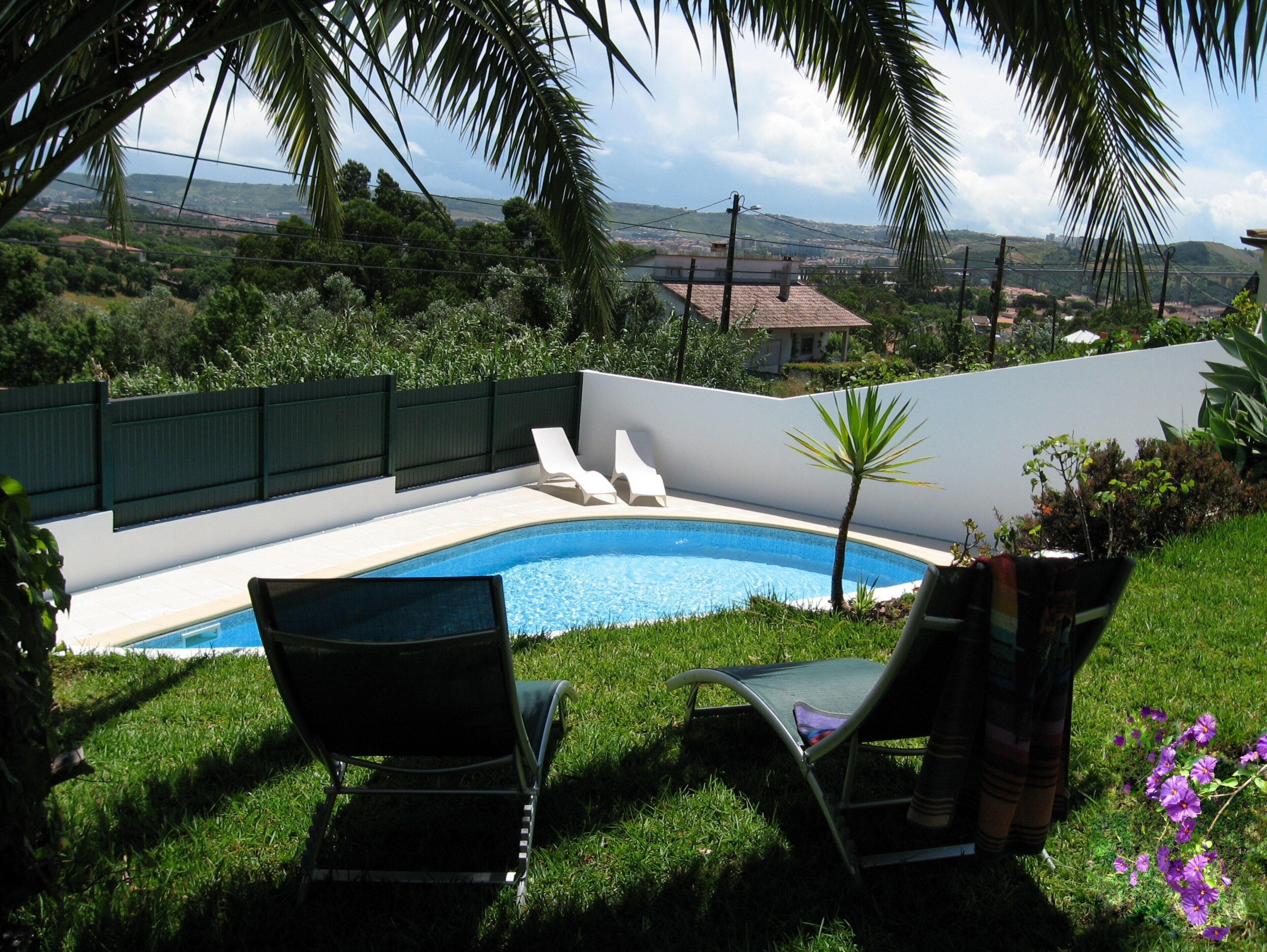 Sunny apartment with priv. Pool, Greater Lisbon. Familyfriendly.