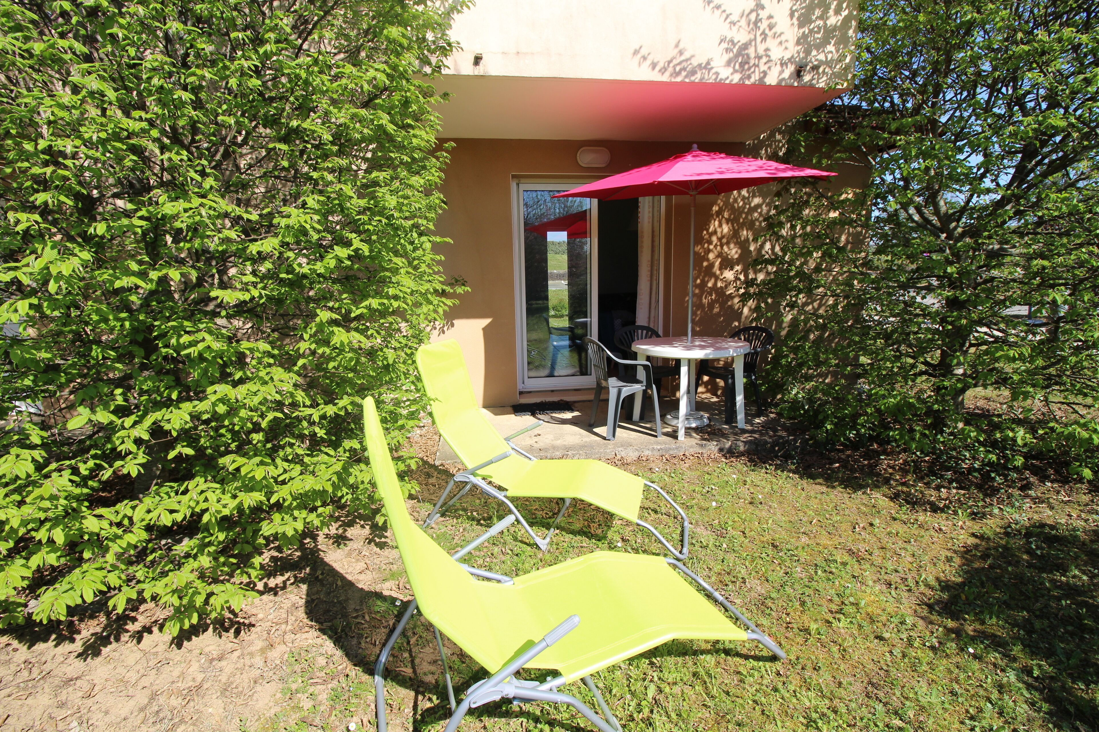 Studio with pool and wifi