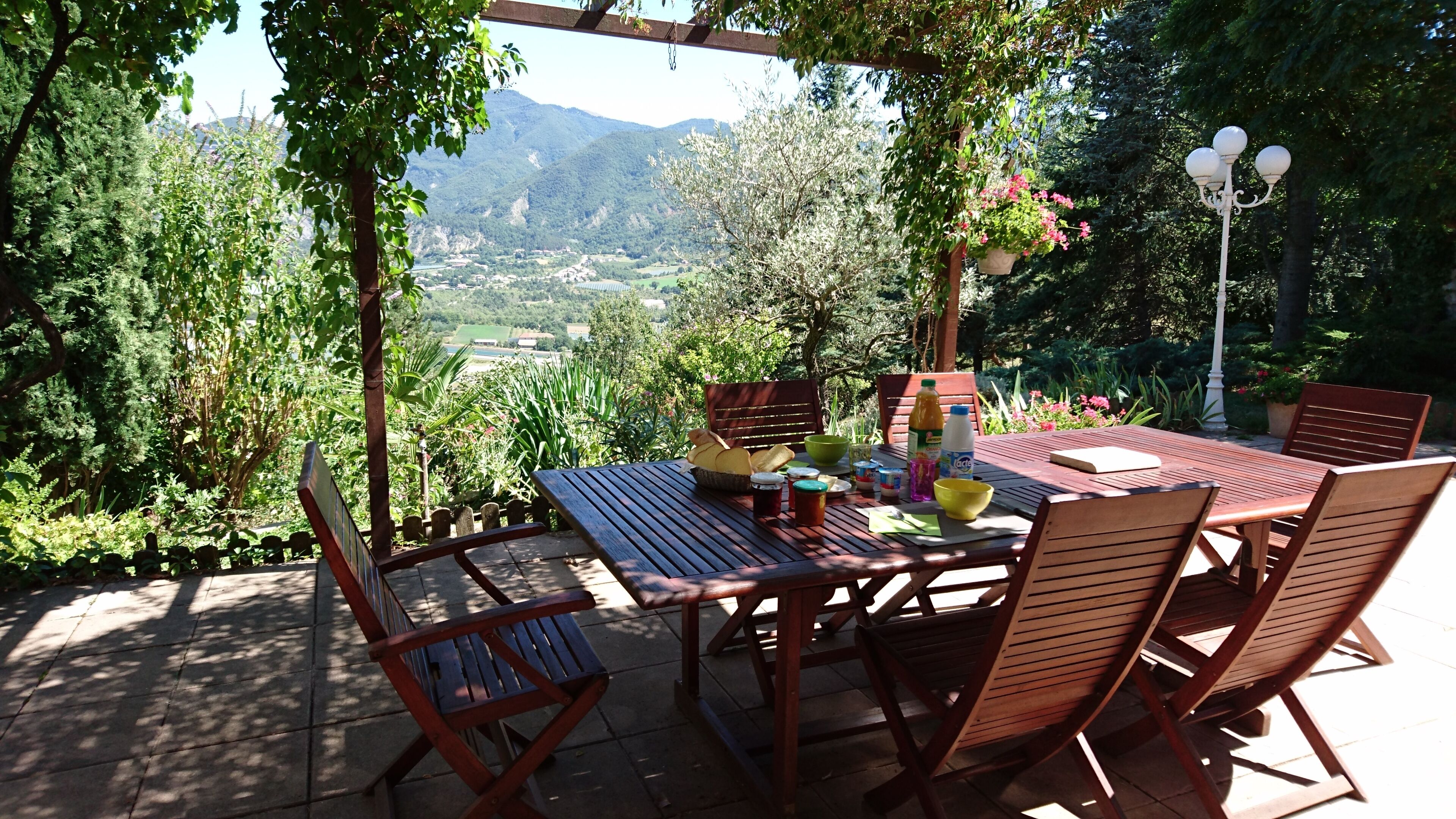 Comfortable guest room - GAP Sud near A51 & GAP-TALLARD aerodrome