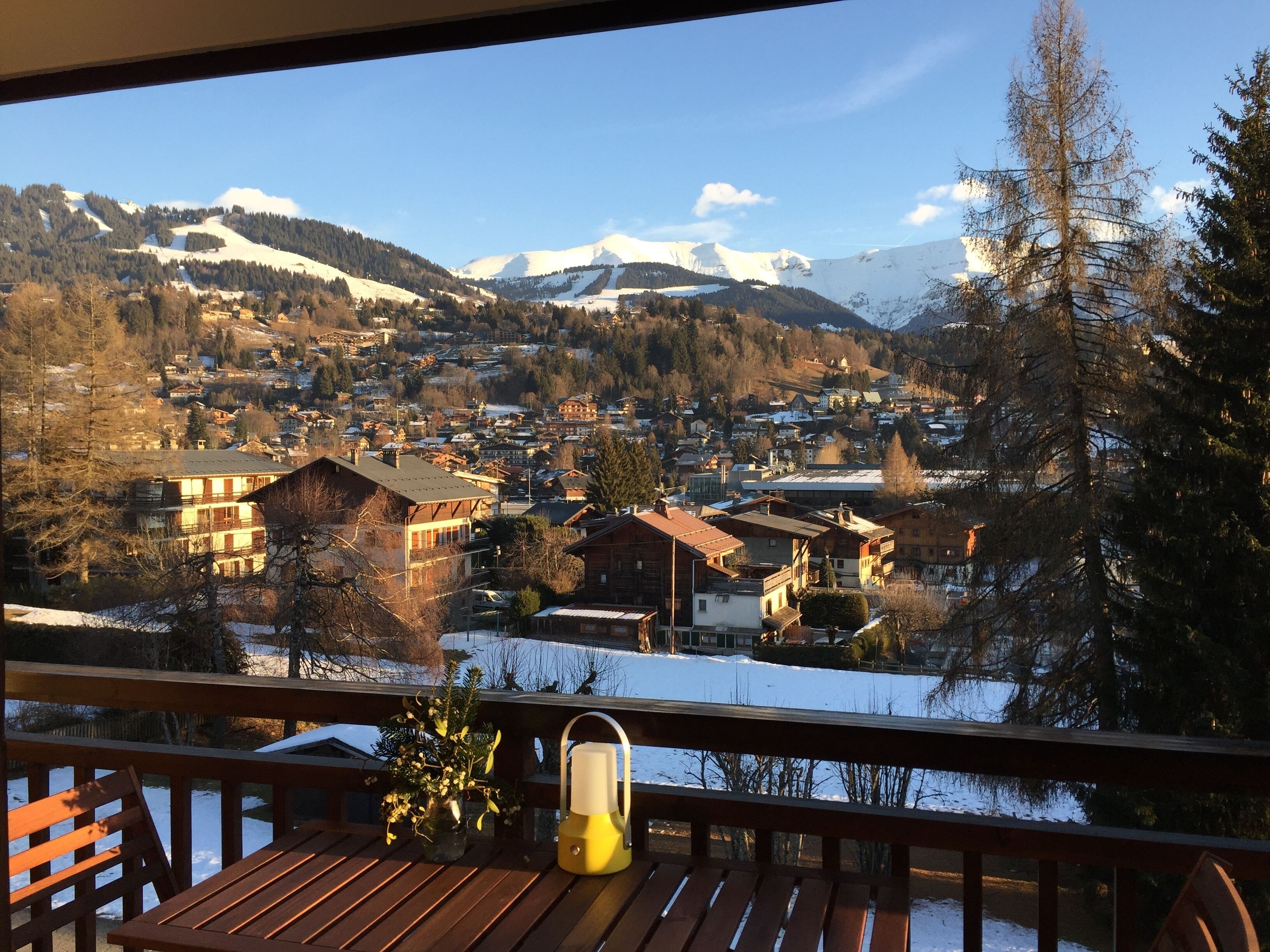 MEGEVE, CLEAN VIEW, 2 balconies. 400 meters from the center, quiet, comfortable, well equipped.