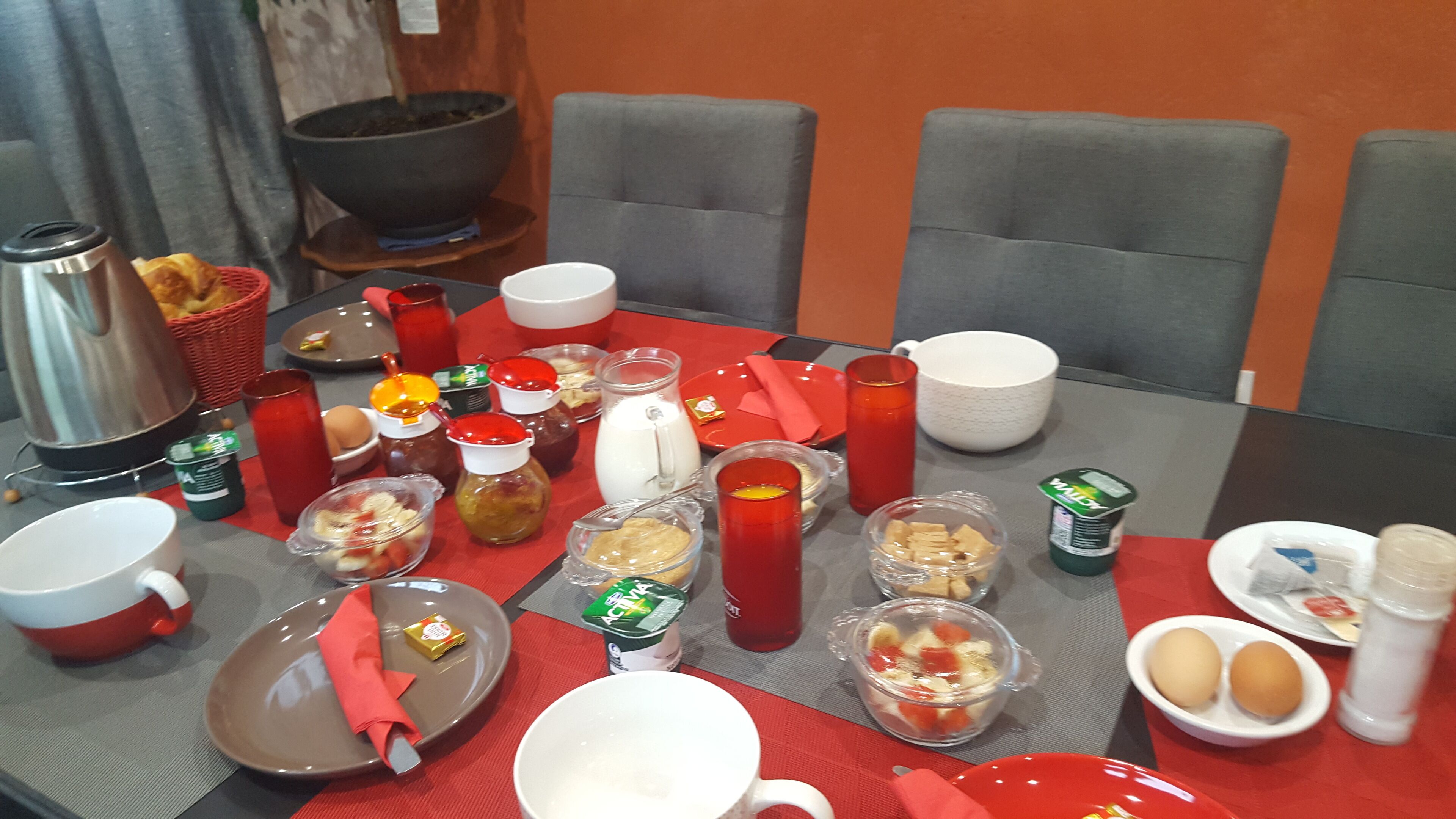 family room near the canal du midi