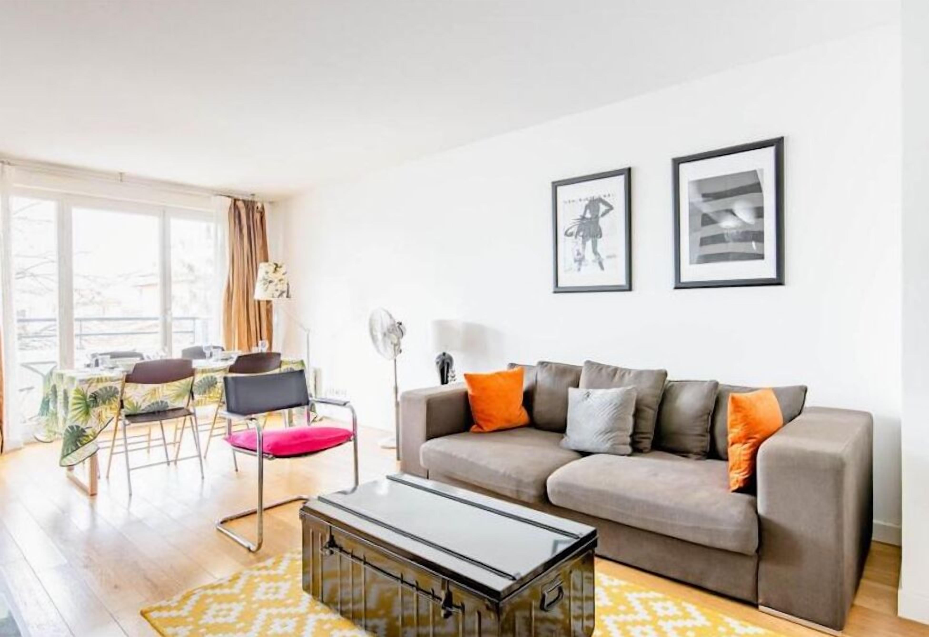 Beautiful contemporary apartment of 55 M2 with one bedroom.