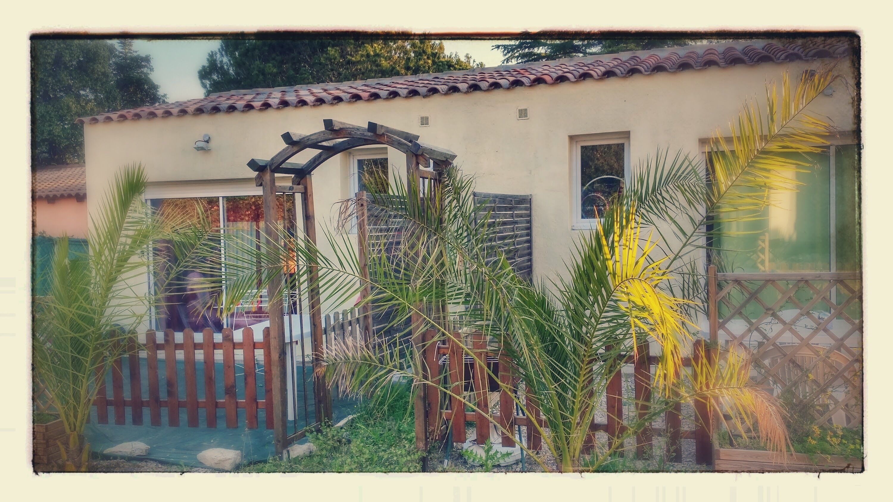 Apartment with terrace and private parking between sea and Camargue