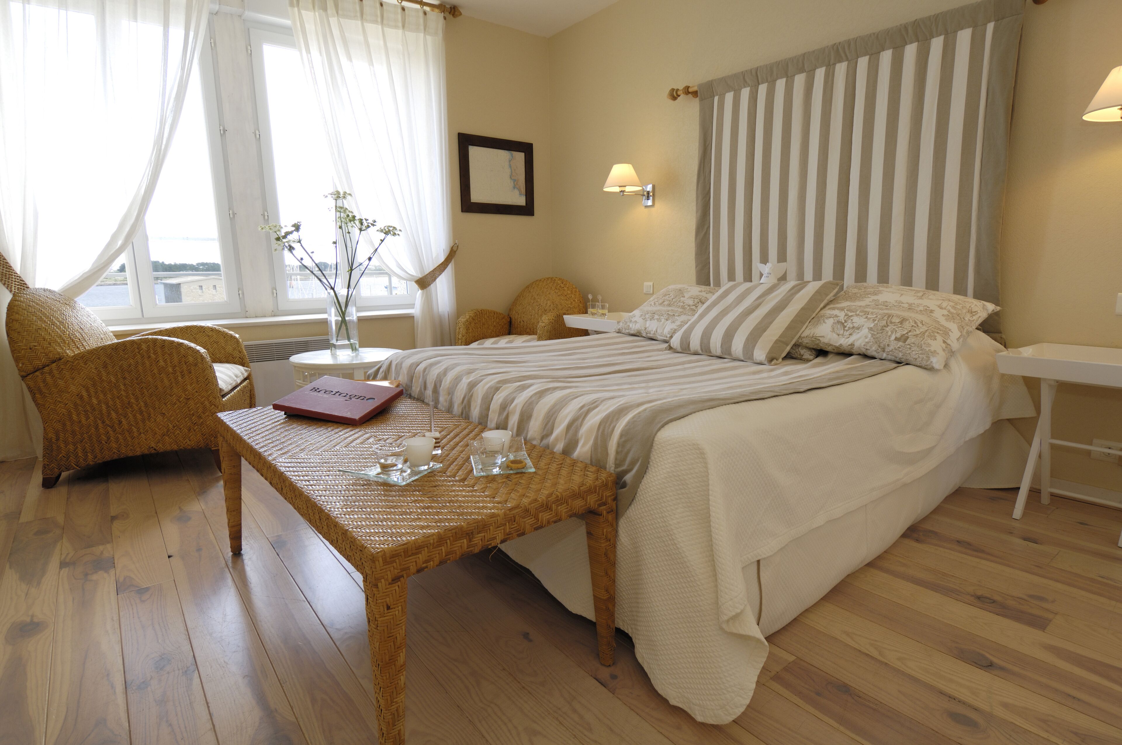 Large bright studio, feet in the water and a great view of the Aber Wrac'h