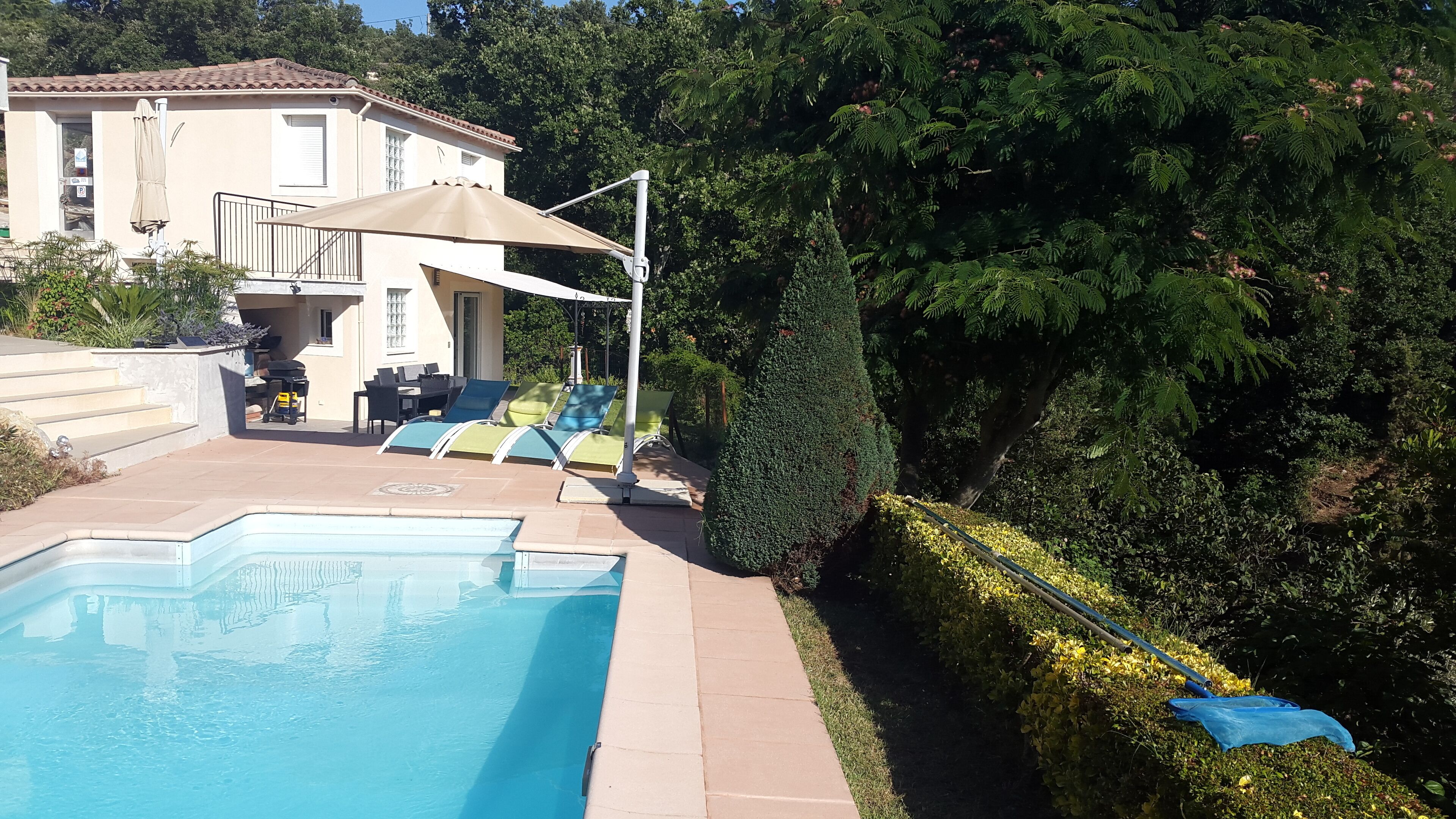 2 rooms comfortable in independent building with pool and garden 