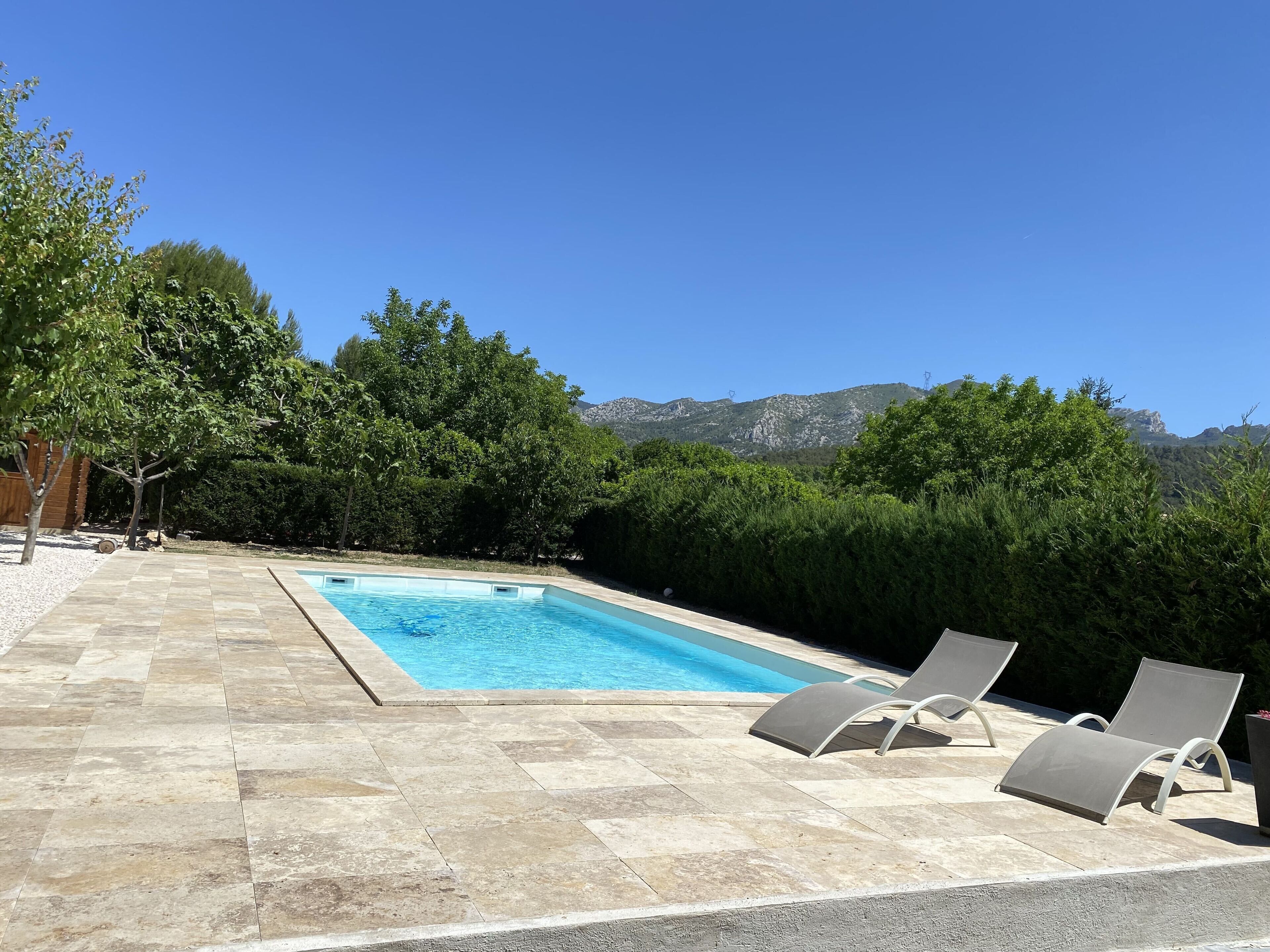 Bas de maison with swimming pool, garden and terrace, 15 minutes from the sea.