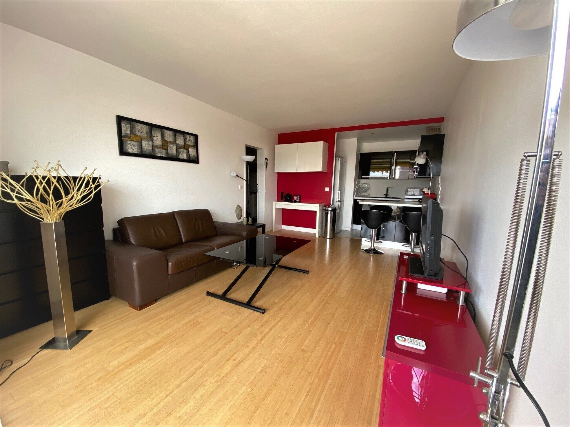 T2 apartment 47m ² renovated, modern, bright, quiet 5 minutes from Paris