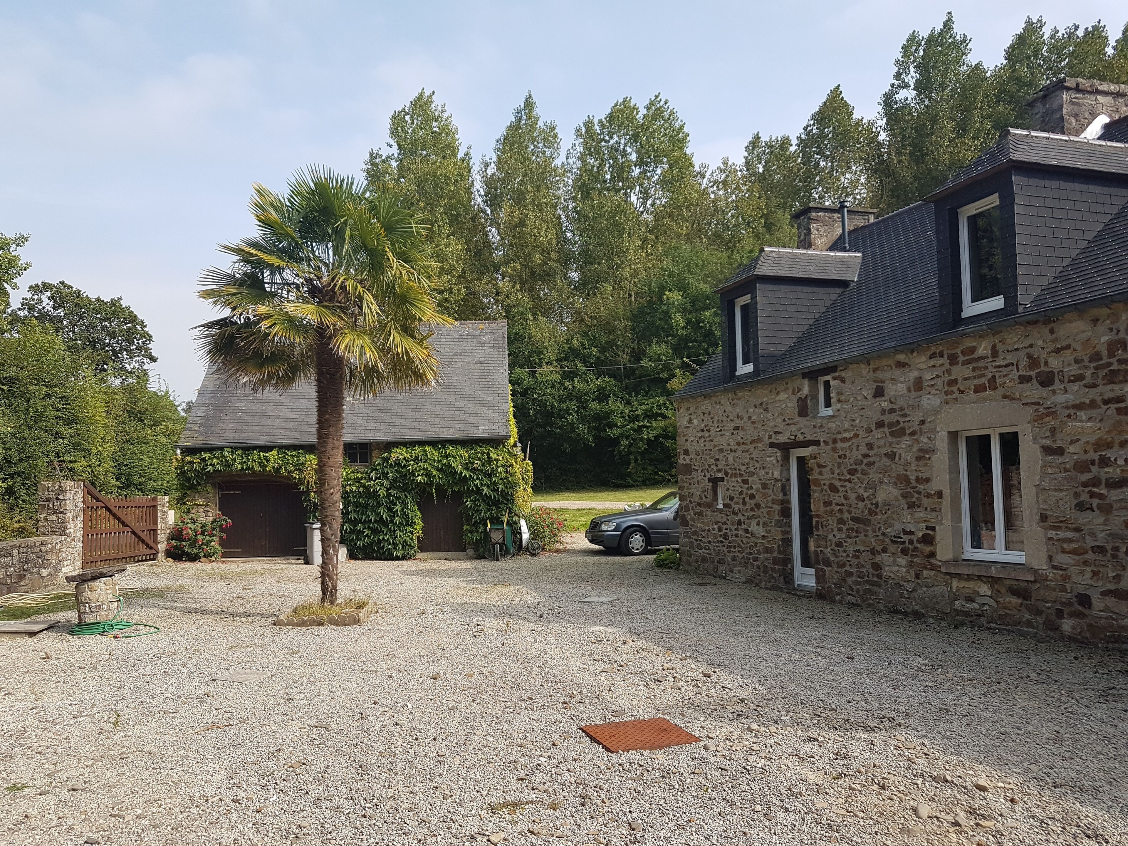 Studios equipped in the village of "Silence that grows"