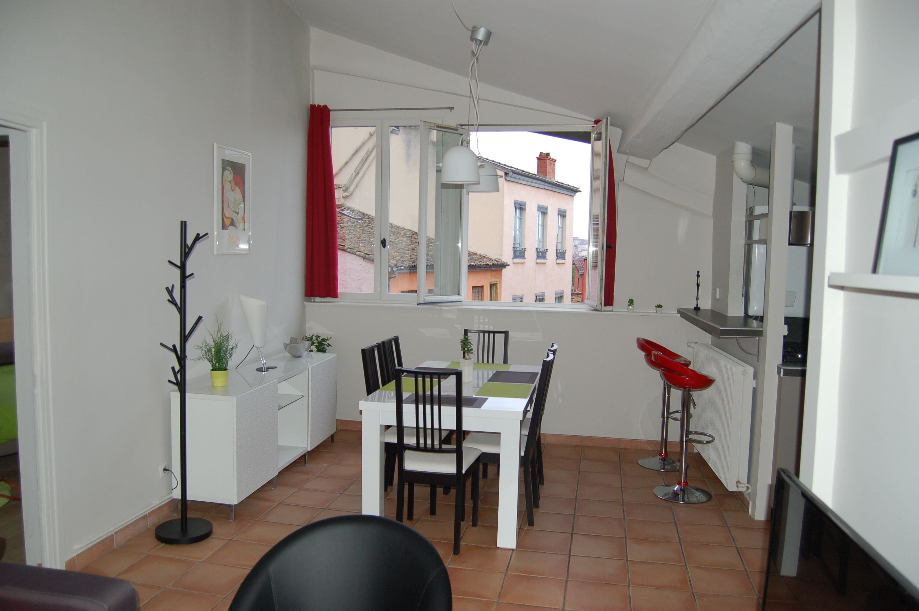 Lovely apartment, bright and quiet in the heart of the historic district