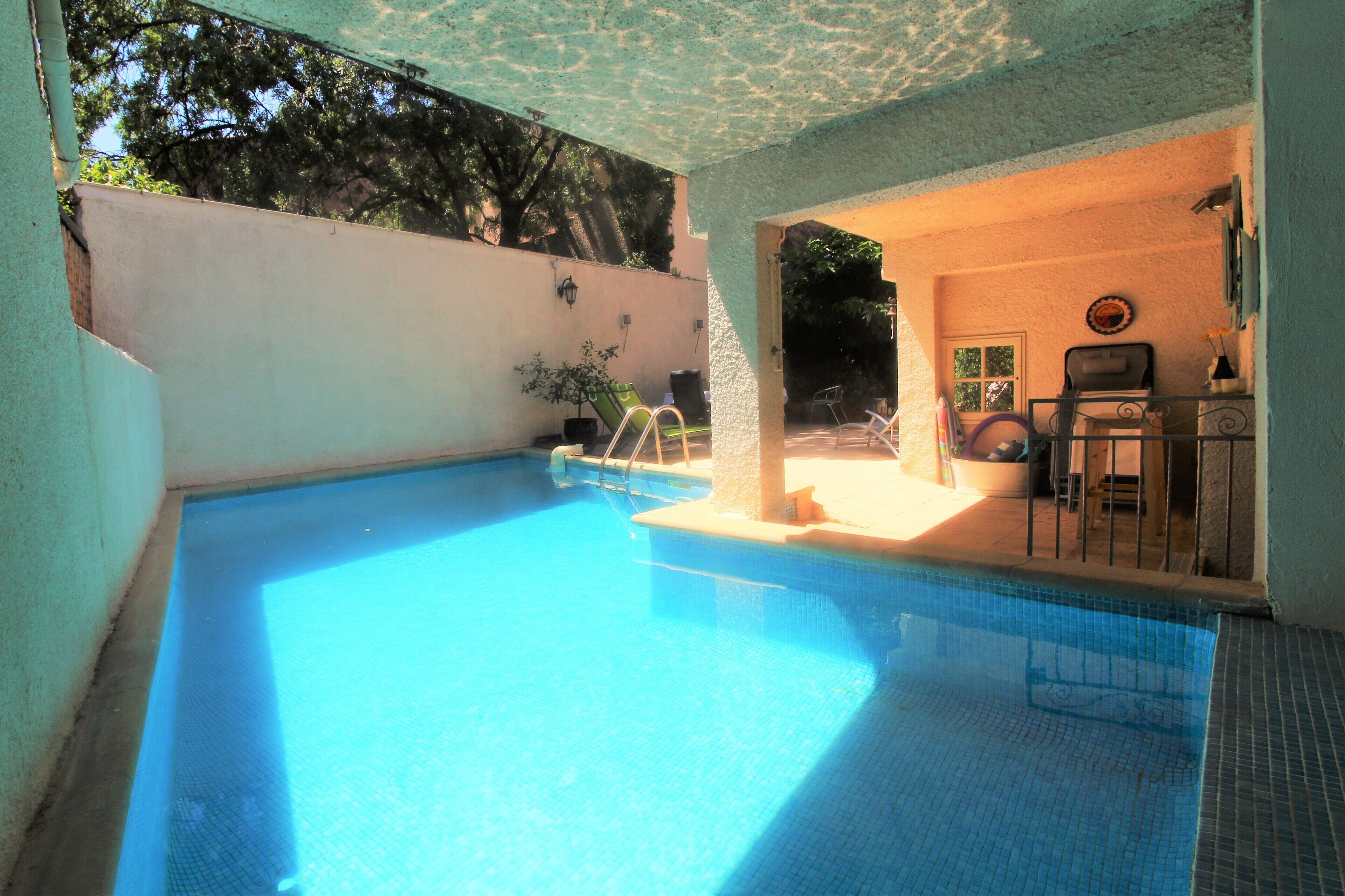 Bright, Spacious Gite With Private Heated Pool And Courtyard Garden.