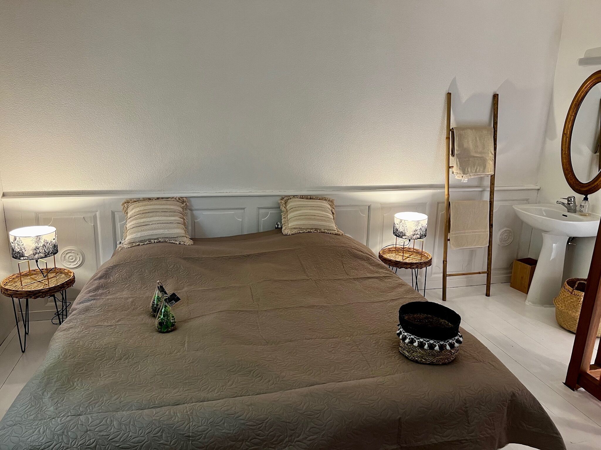 Wake up between the vineyards in the Dordogne